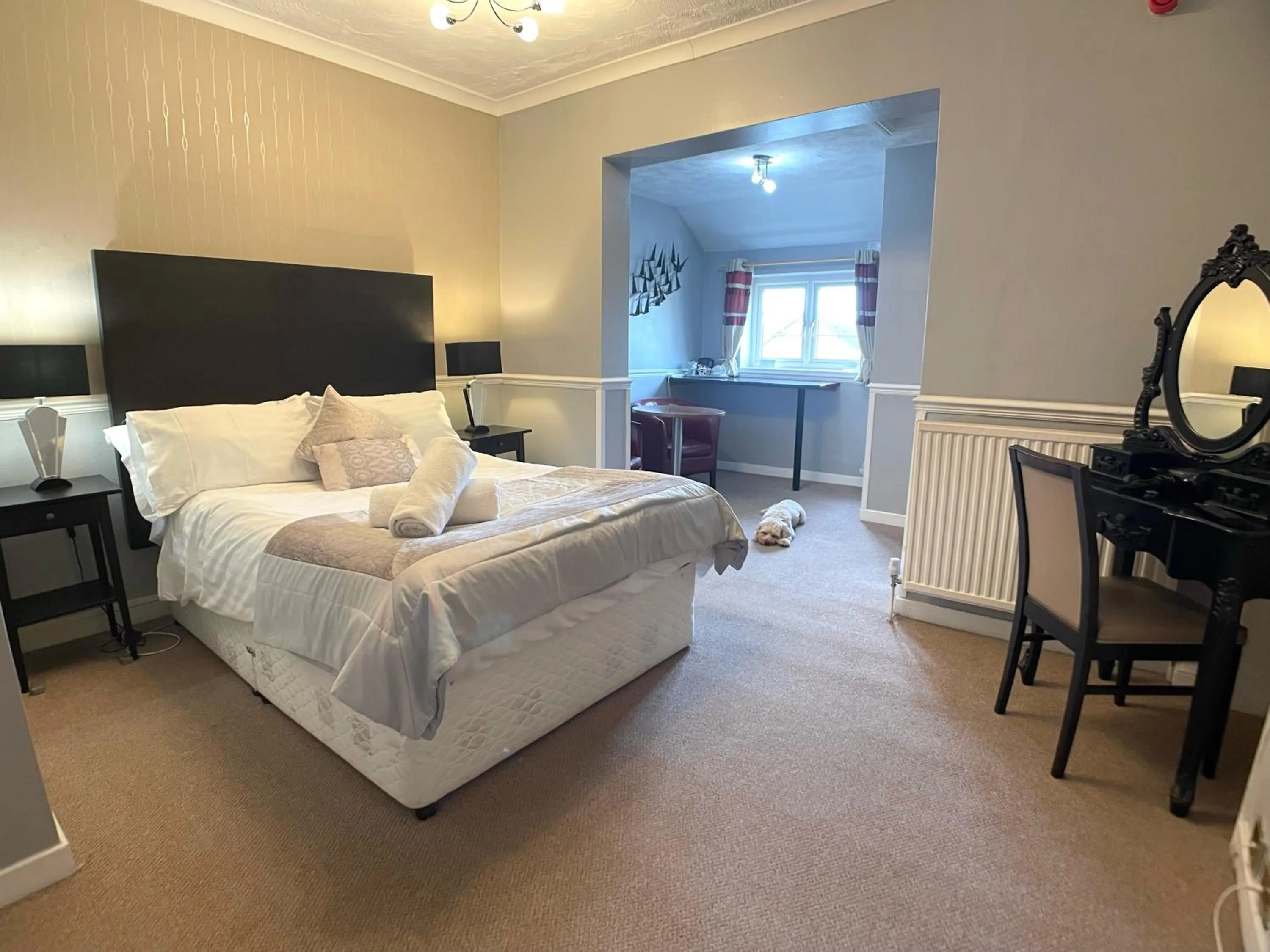 Photo of the whole room, Bed in The Lawns Hotel