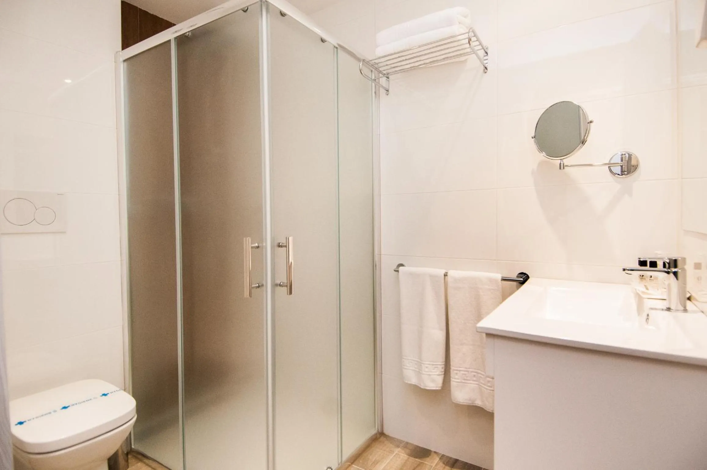 Shower in Hotel Censal