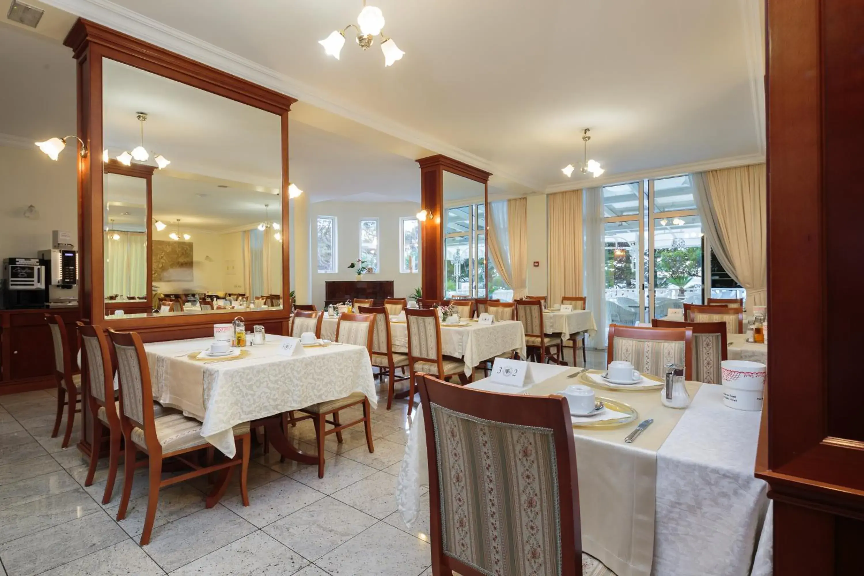 Restaurant/places to eat in Hotel Villa Bacchus Restaurant/places to eat in Hotel Villa Bacchus