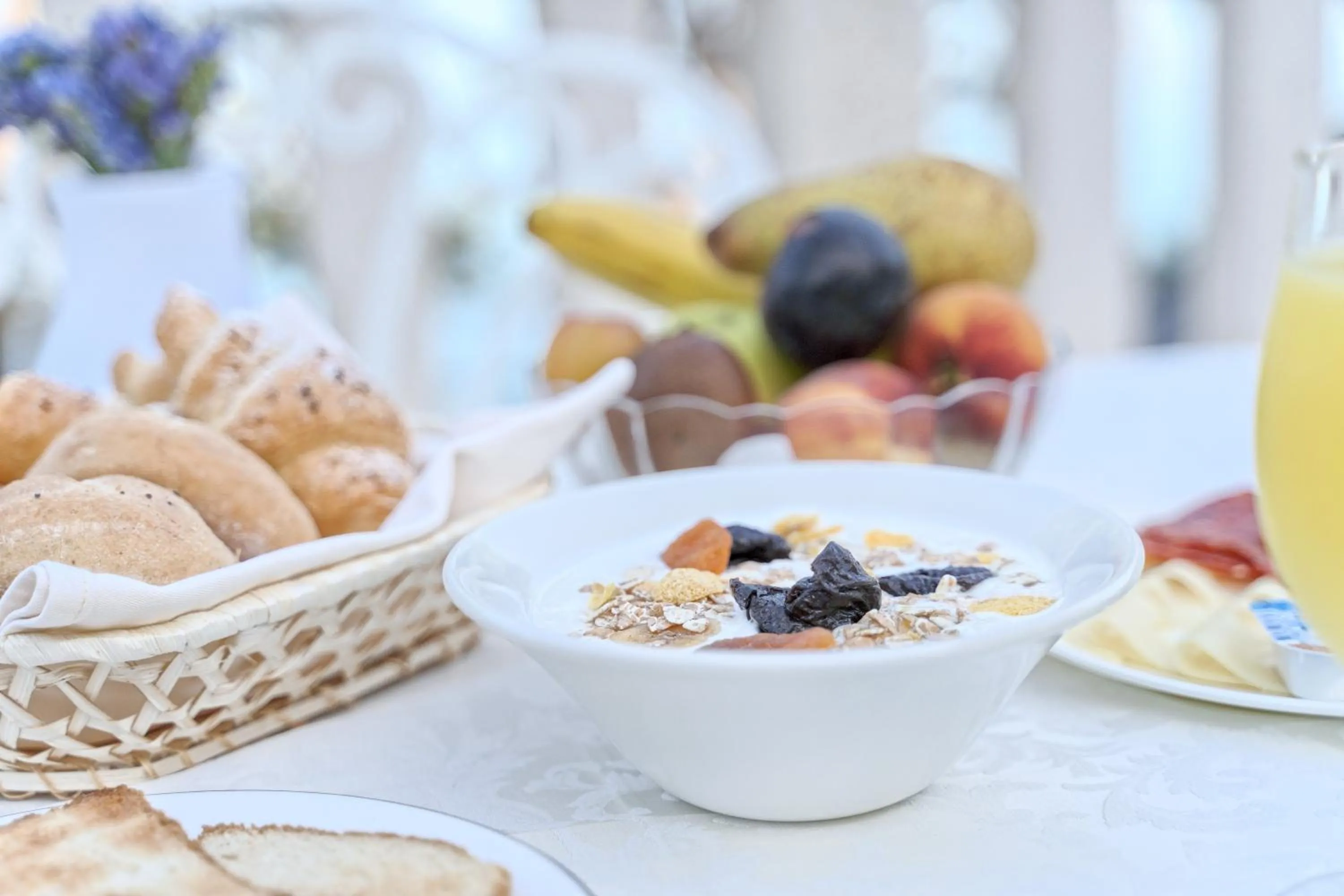 Food and drinks in Hotel Villa Bacchus