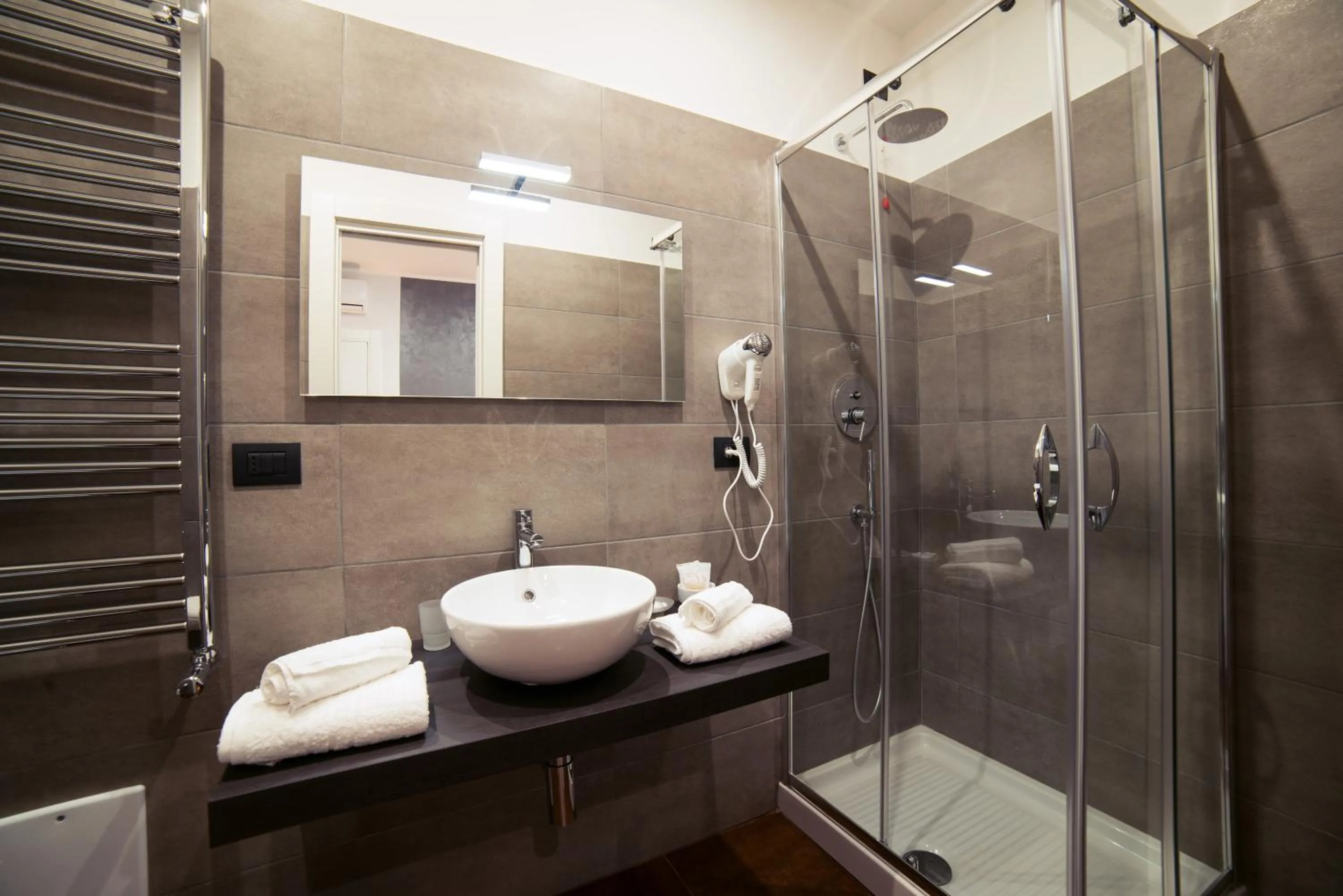 Shower in Glam House