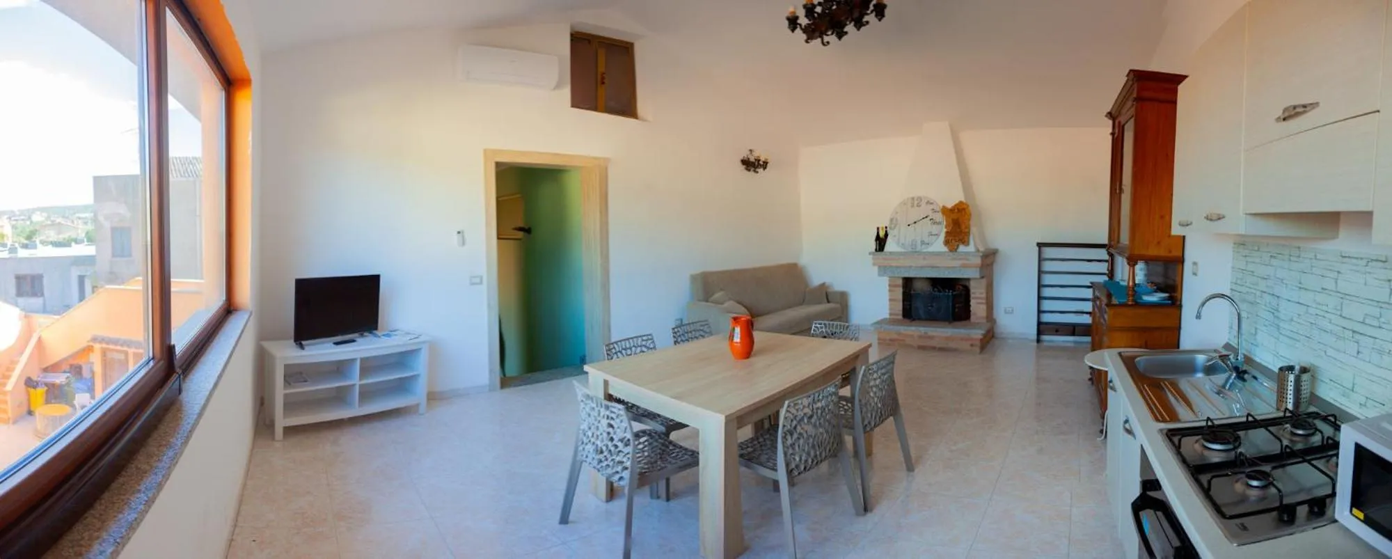 Communal lounge/ TV room in Alba Sarda Residence