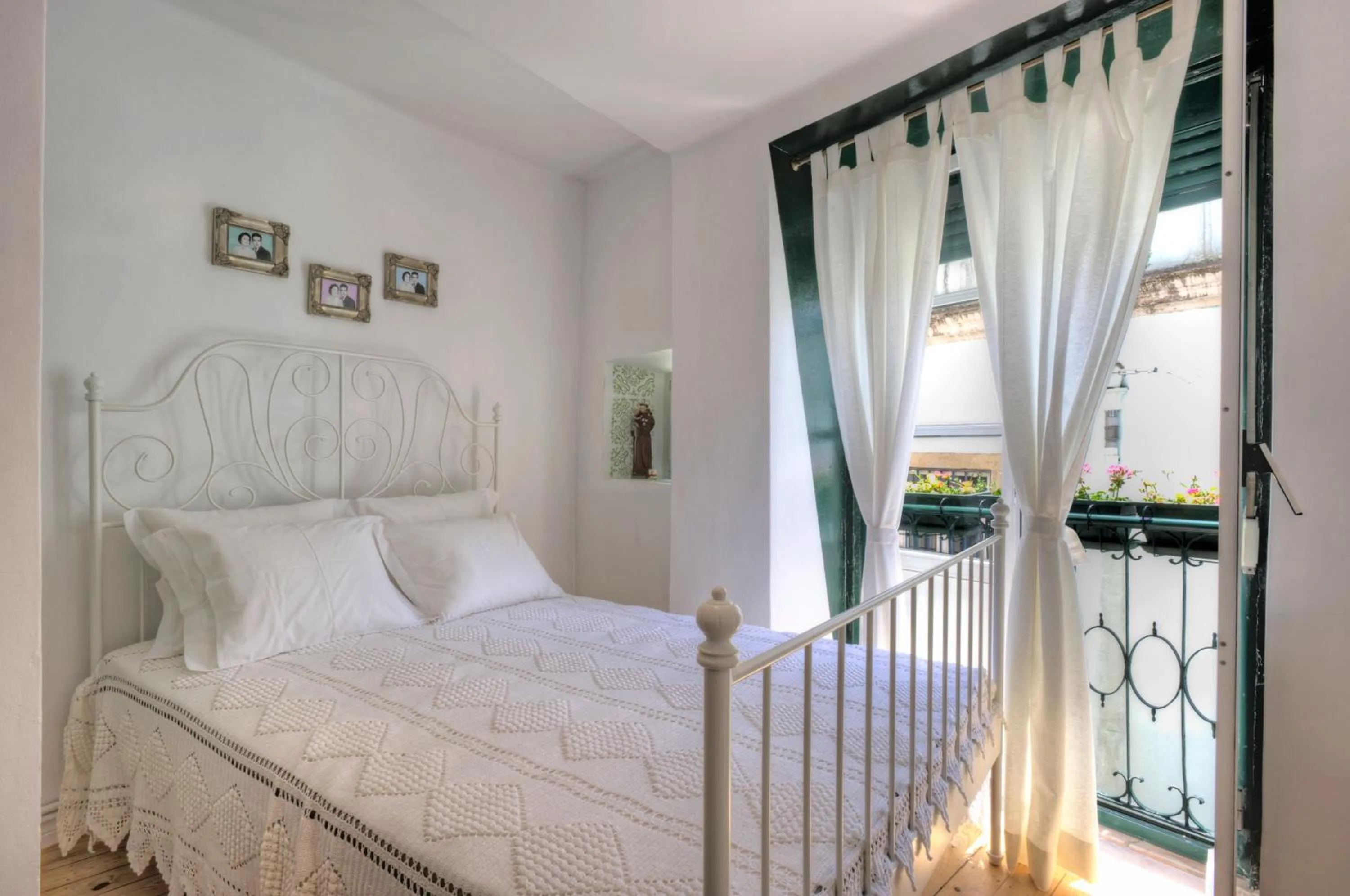 Stay local in Alfama! Alice central home, near river