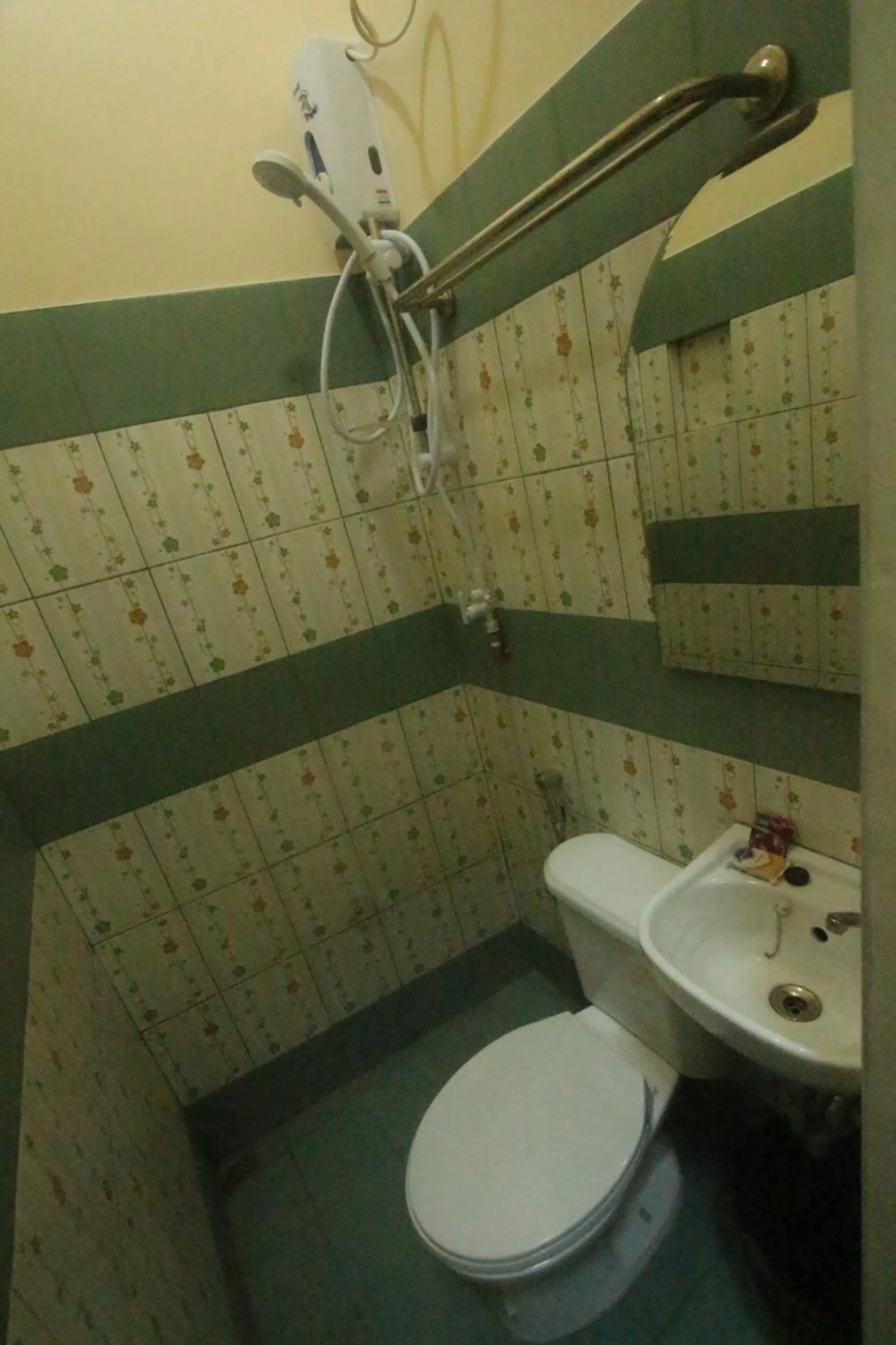 Shower in Heart Hotel and Services