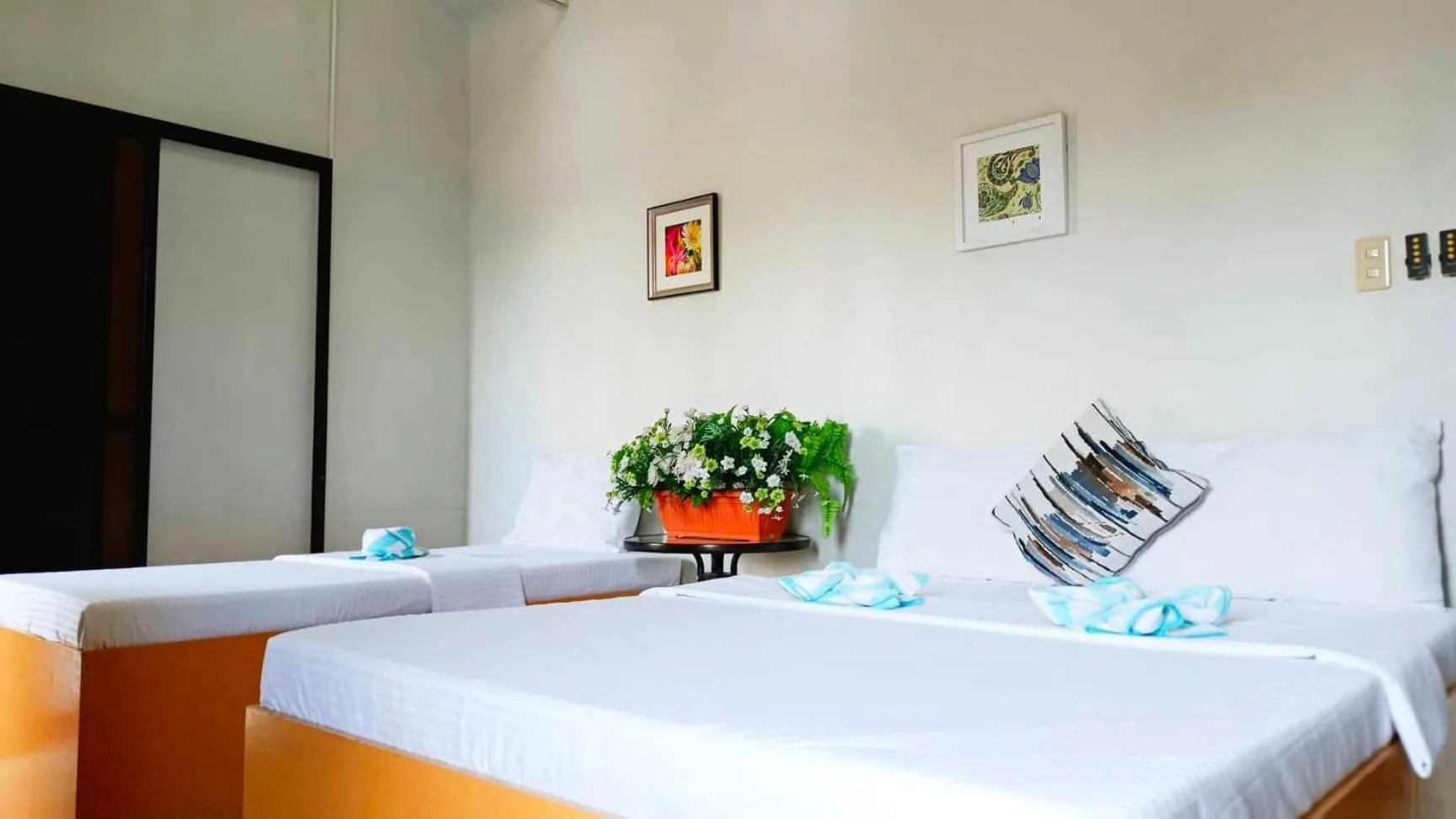 Bed in Heart Hotel and Services