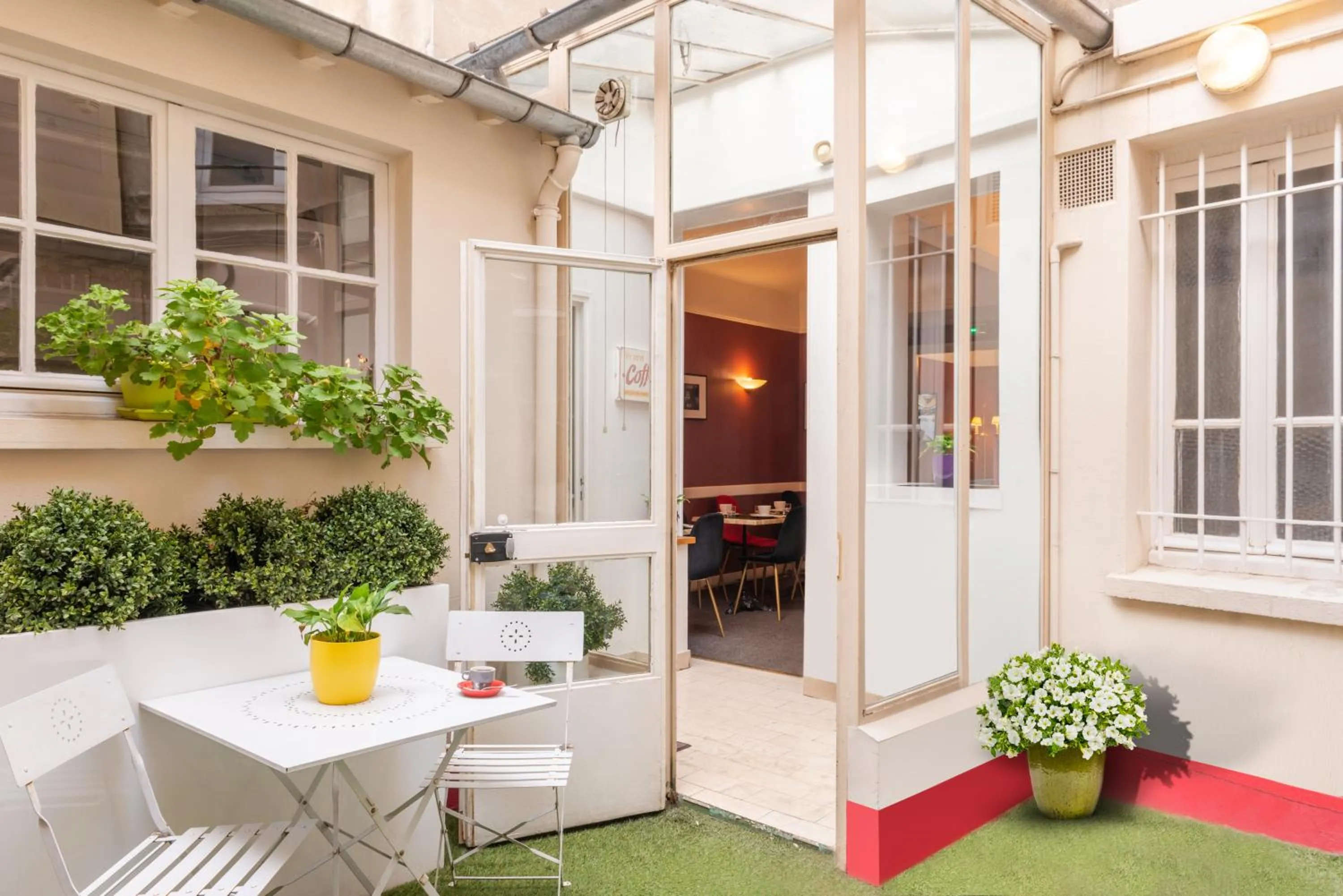 Patio in Hôtel Baldi by Magna Arbor