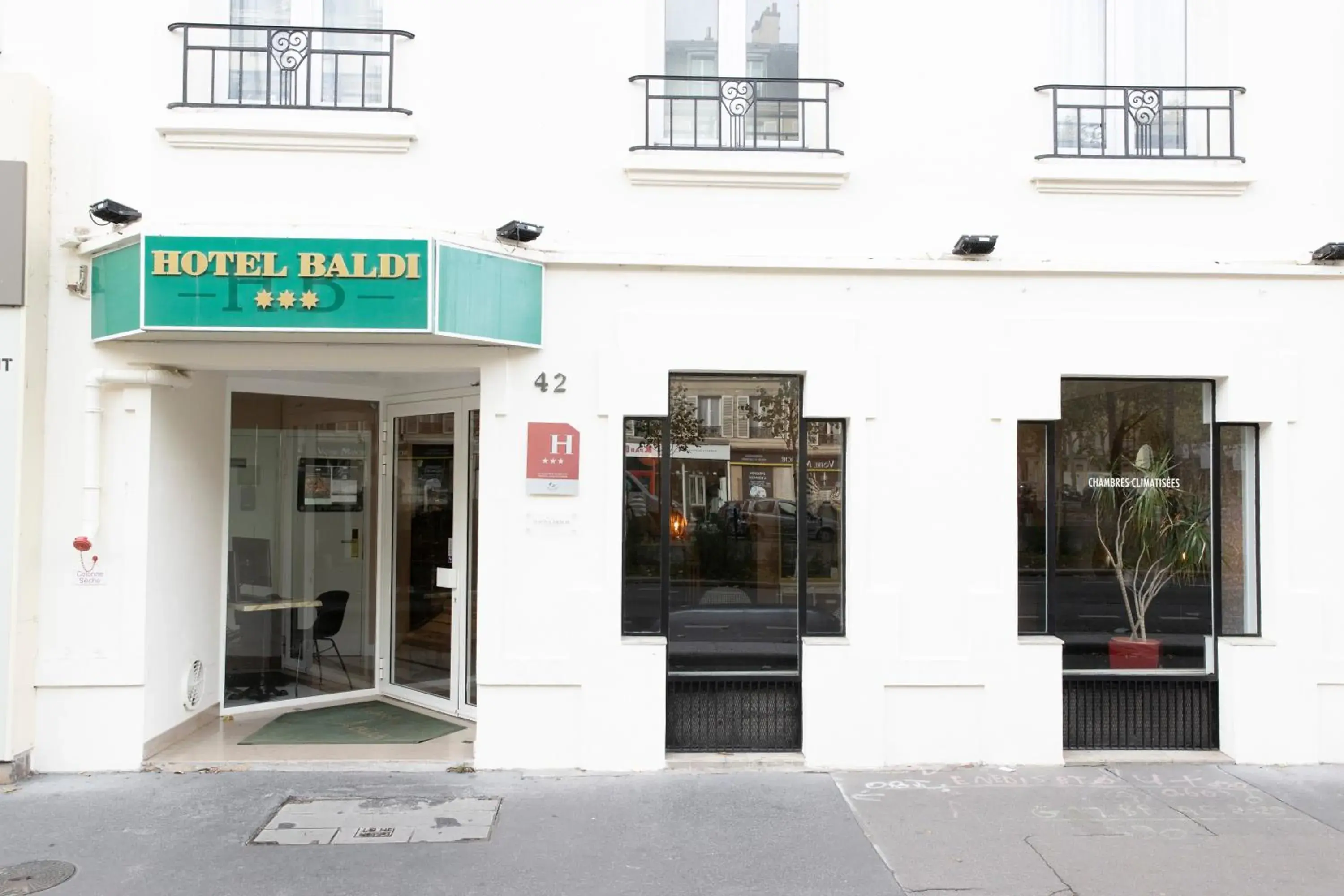 Facade/entrance in Hôtel Baldi by Magna Arbor Facade/entrance in Hôtel Baldi by Magna Arbor