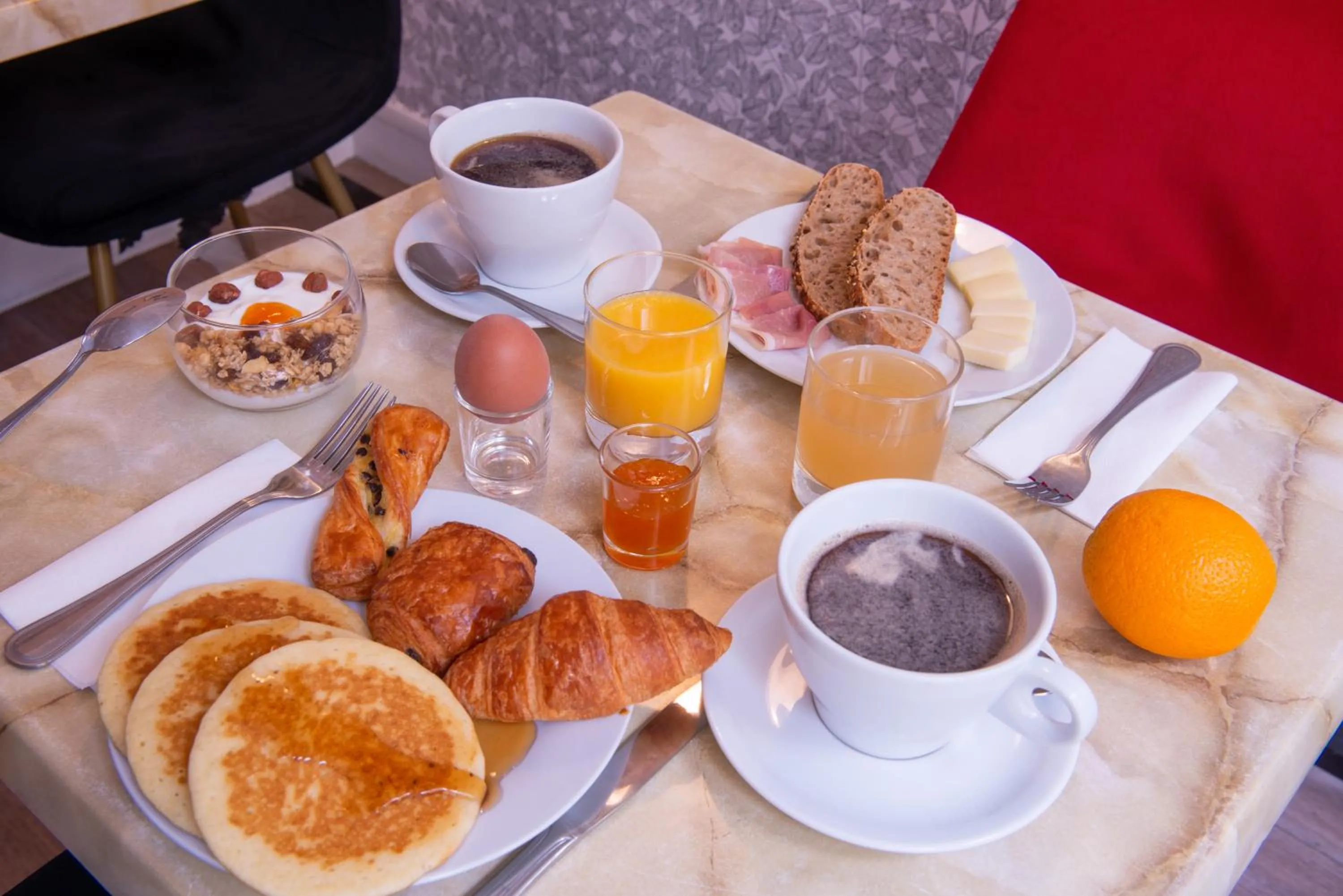 Continental breakfast in Hôtel Baldi by Magna Arbor