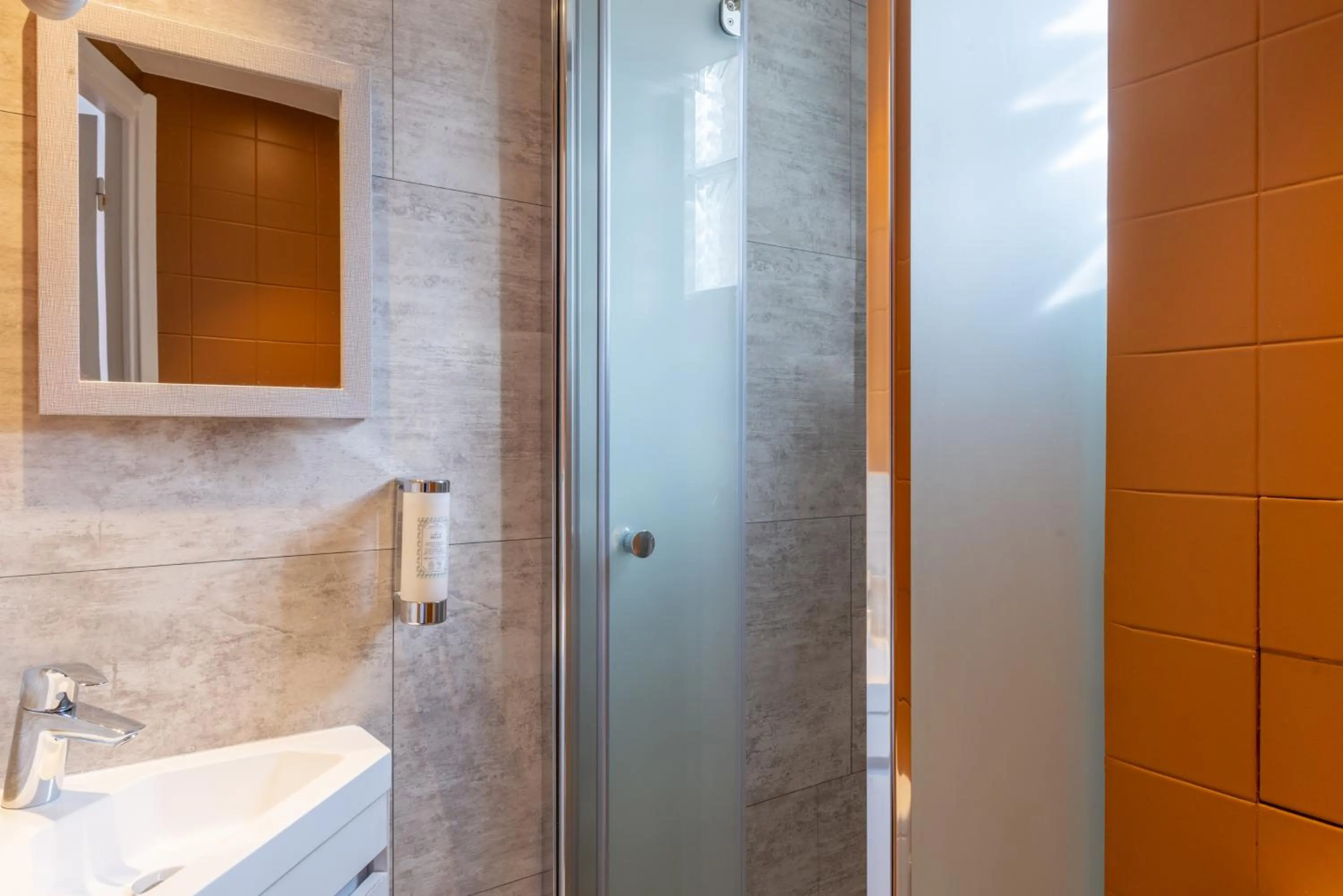 Bathroom in Hôtel Baldi by Magna Arbor