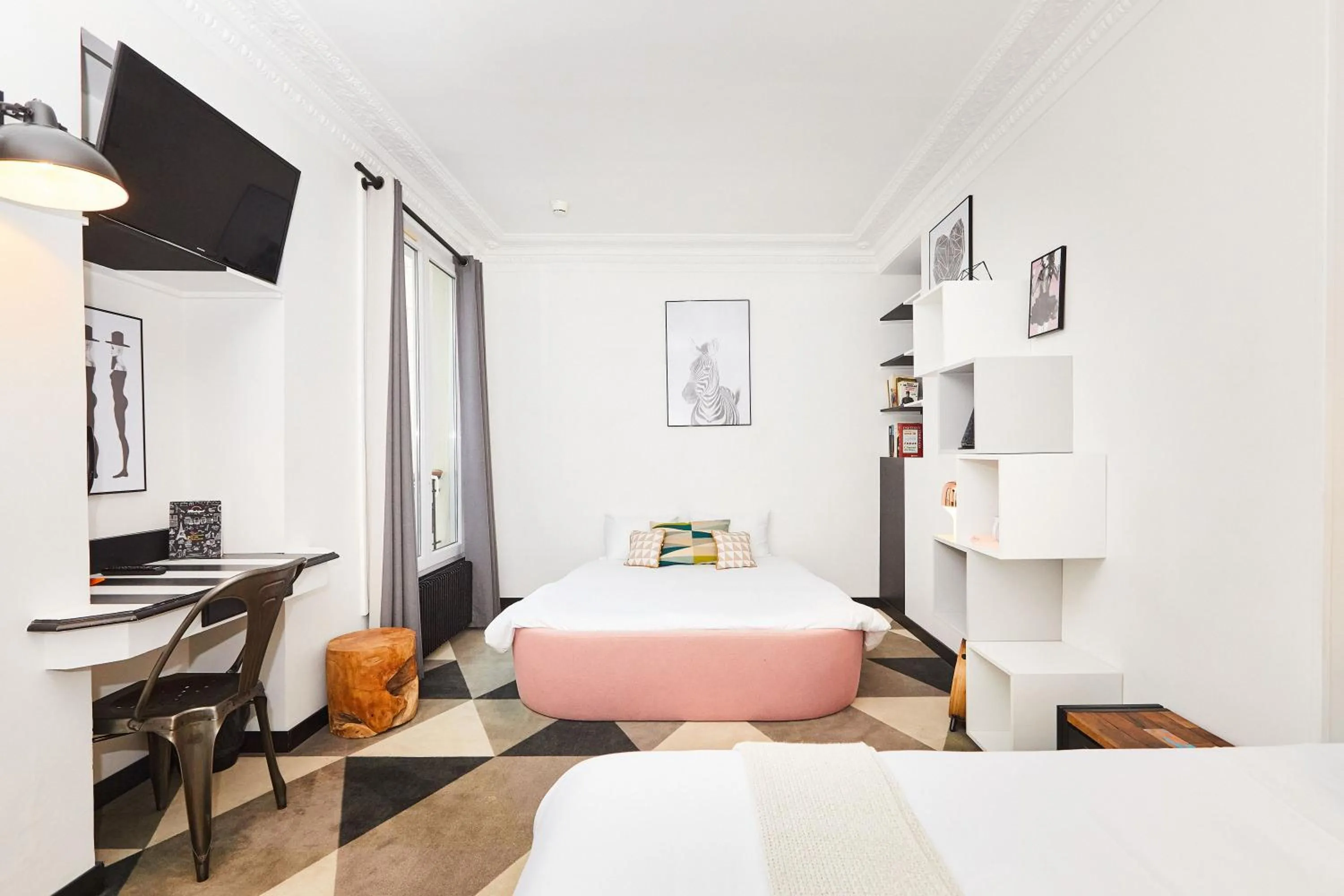 Bedroom, Bed in Madrigal