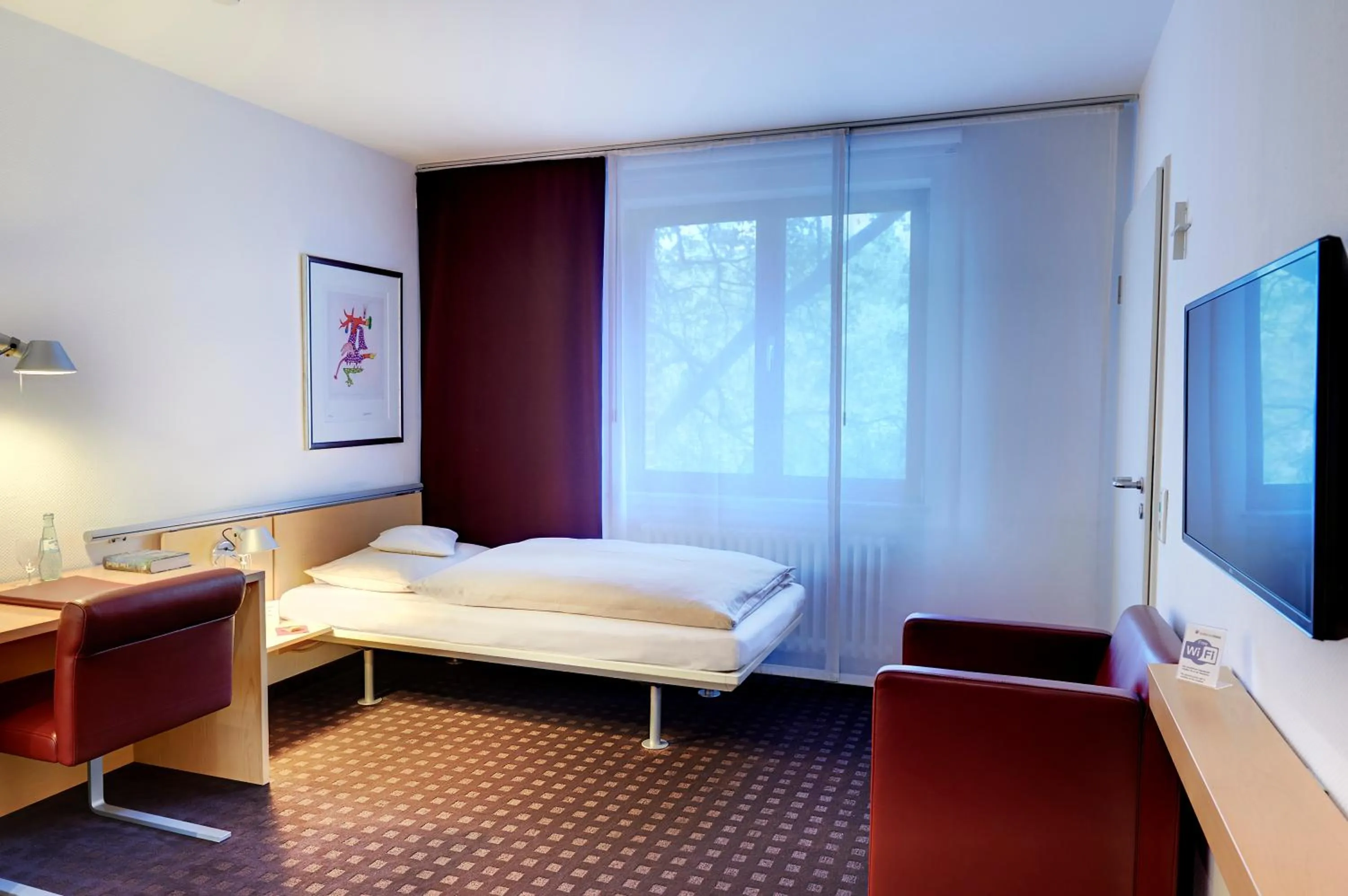 Photo of the whole room, Bed in Maternushaus