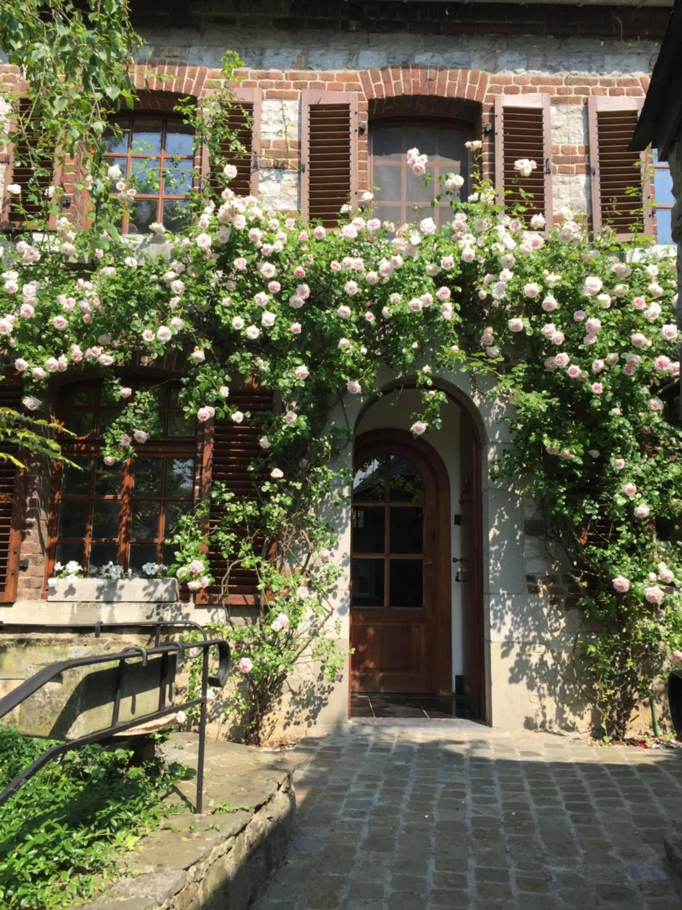 Four-Bedroom House in Le Chénia