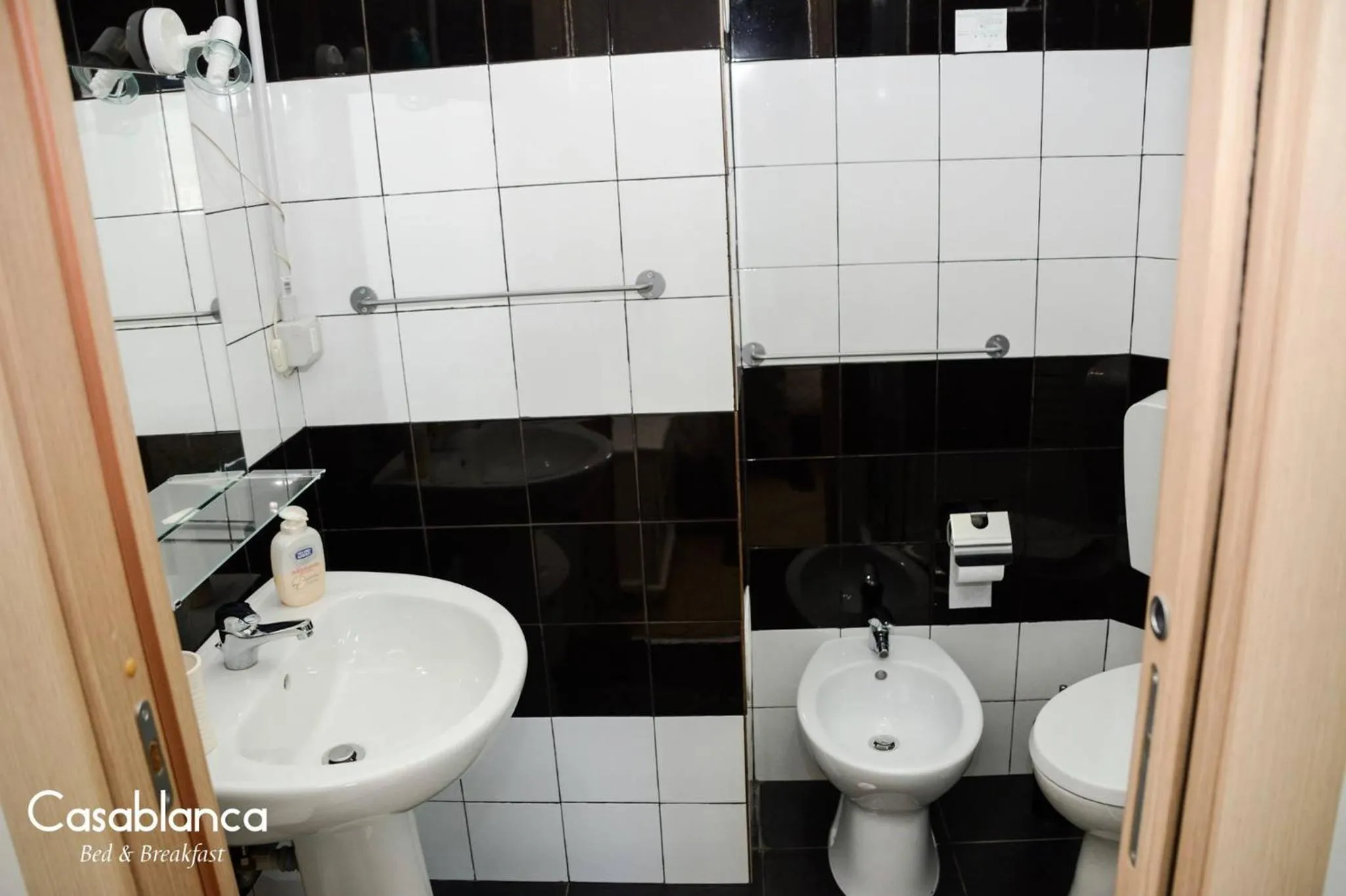 Photo of the whole room in Casablanca Bed & Breakfast