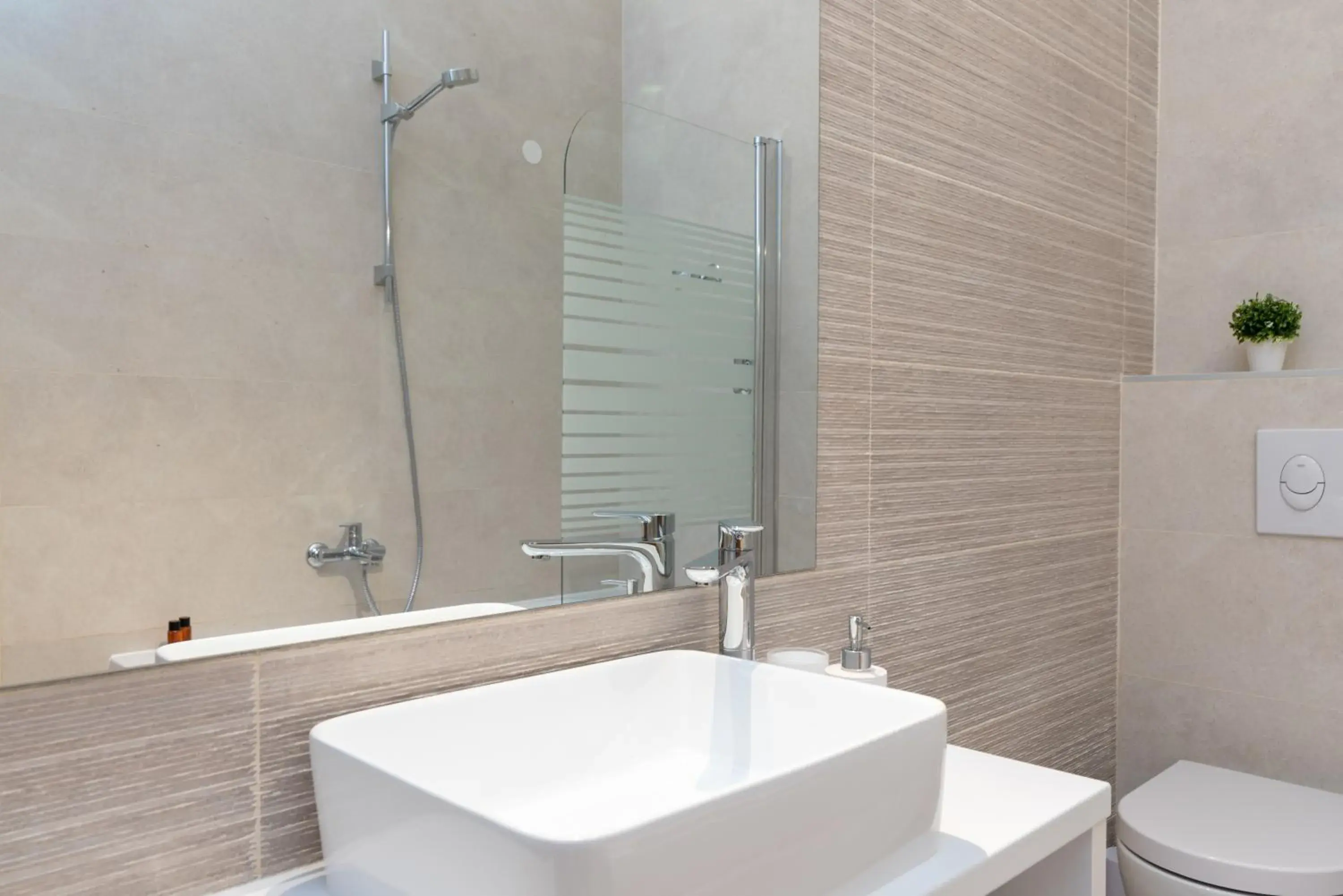 Two-Bedroom Apartment with Balcony and Sea View in Villa Ana Trogir Two-Bedroom Apartment with Balcony and Sea View in Villa Ana Trogir