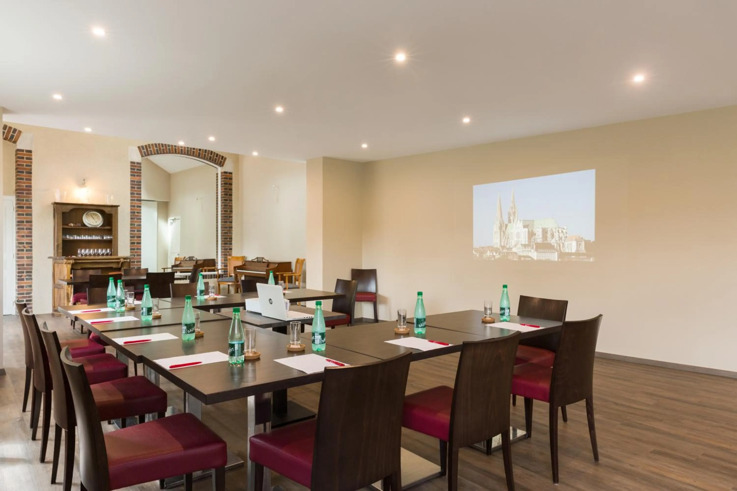 Meeting/conference room in The Originals City, le Relais des Carnutes Brezolles Verneuil sur Avre