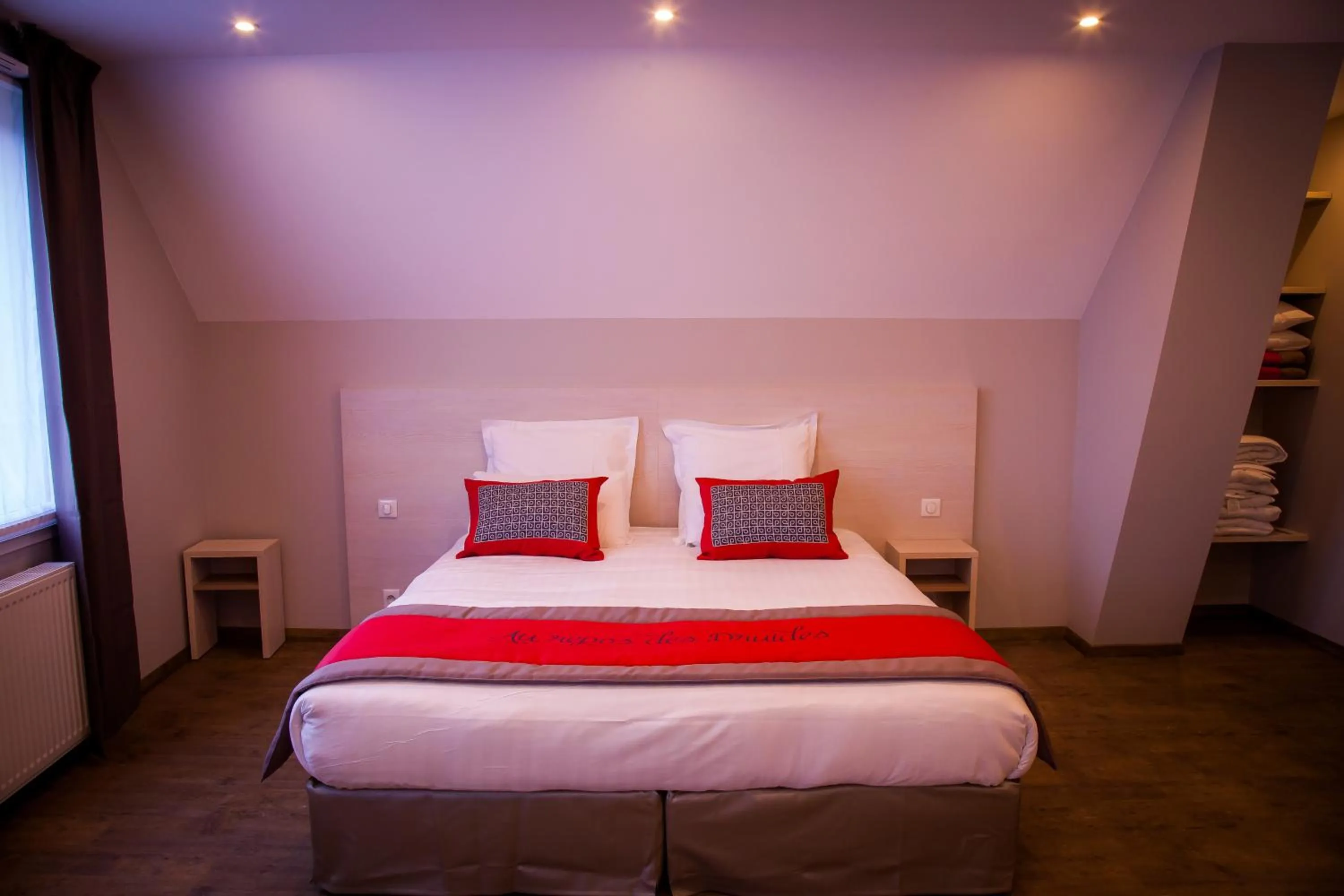 Bedroom, Bed in The Originals City, le Relais des Carnutes Brezolles Verneuil sur Avre