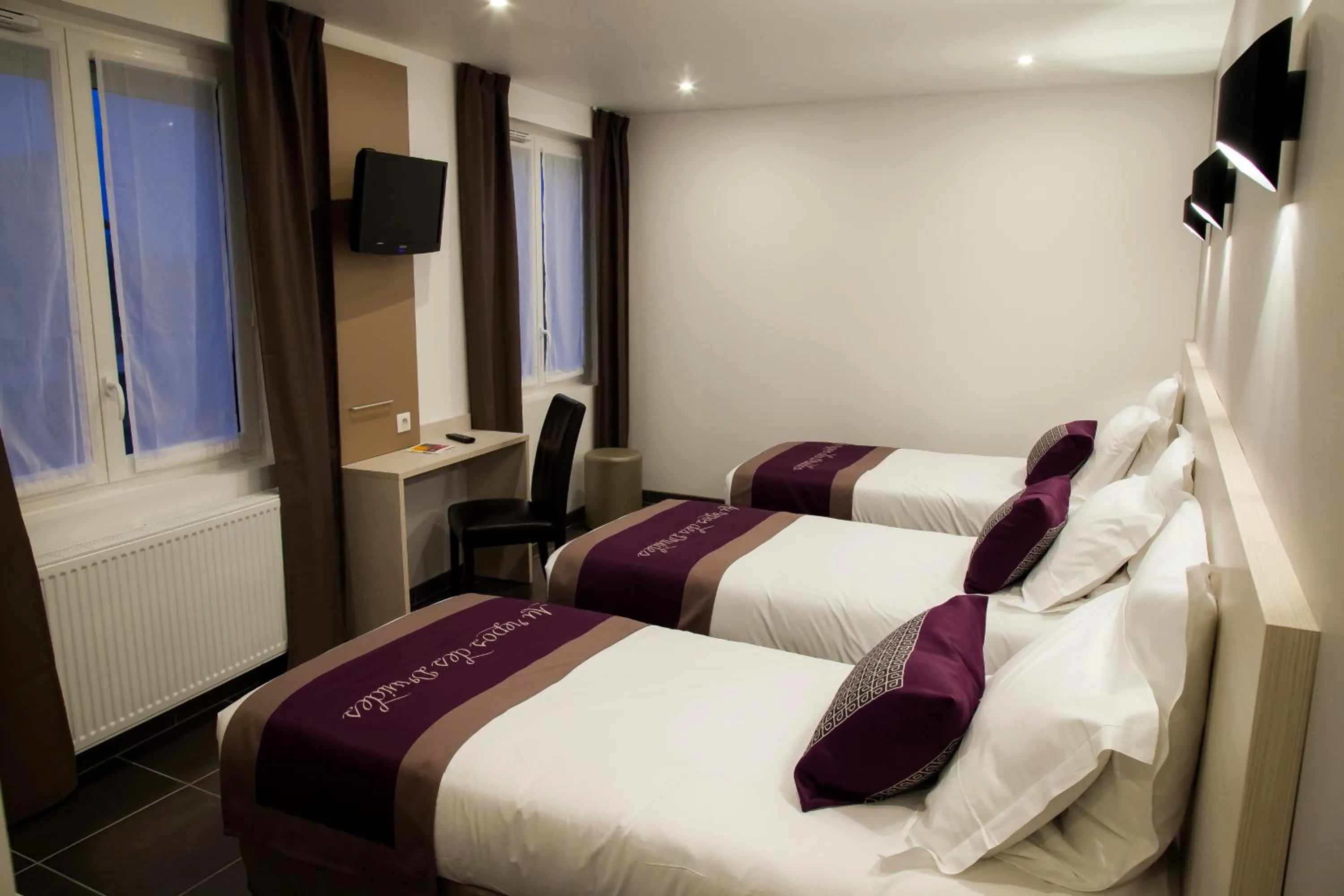 Bedroom, Bed in The Originals City, le Relais des Carnutes Brezolles Verneuil sur Avre