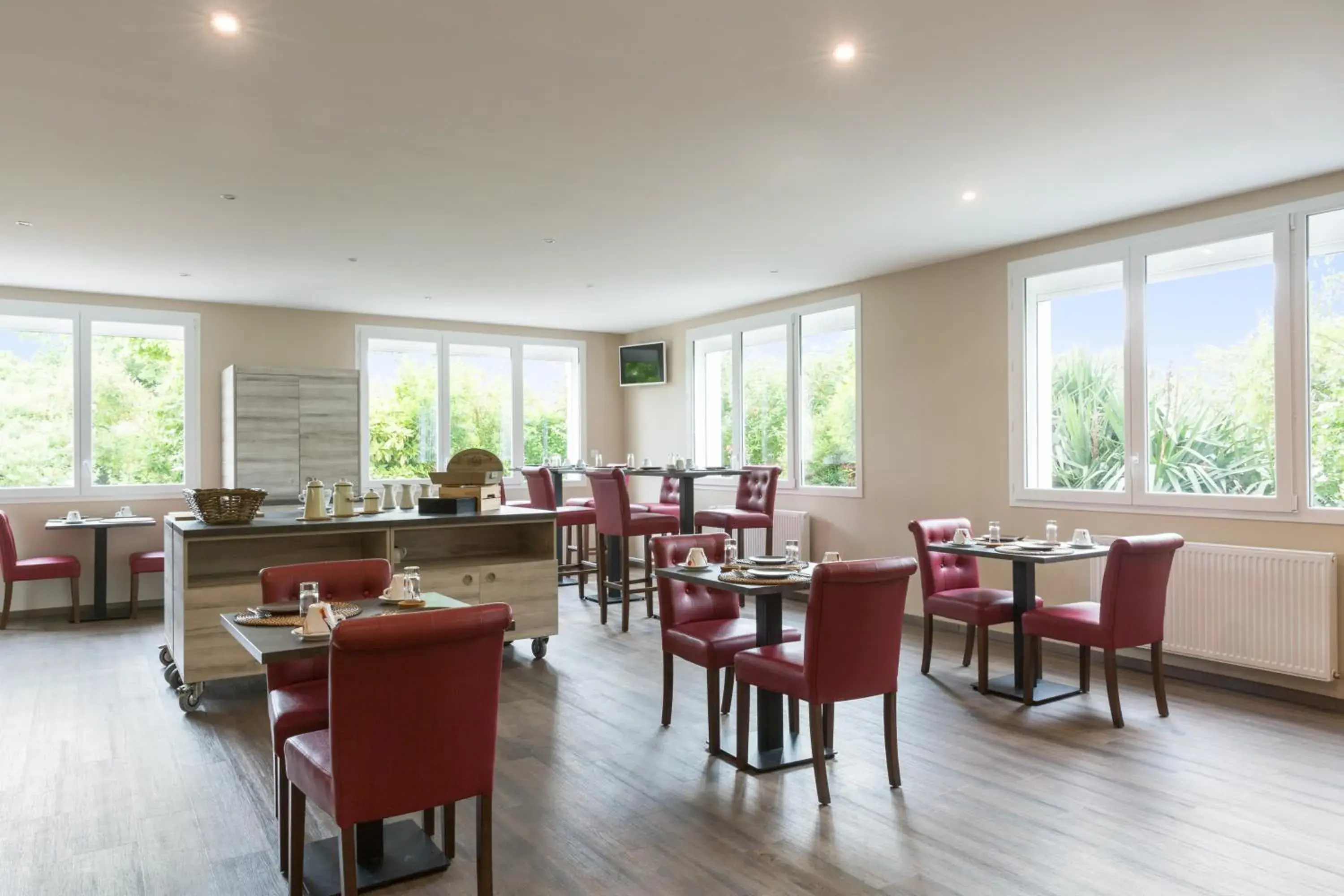 Restaurant/places to eat in The Originals City, le Relais des Carnutes Brezolles Verneuil sur Avre Restaurant/places to eat in The Originals City, le Relais des Carnutes Brezolles Verneuil sur Avre