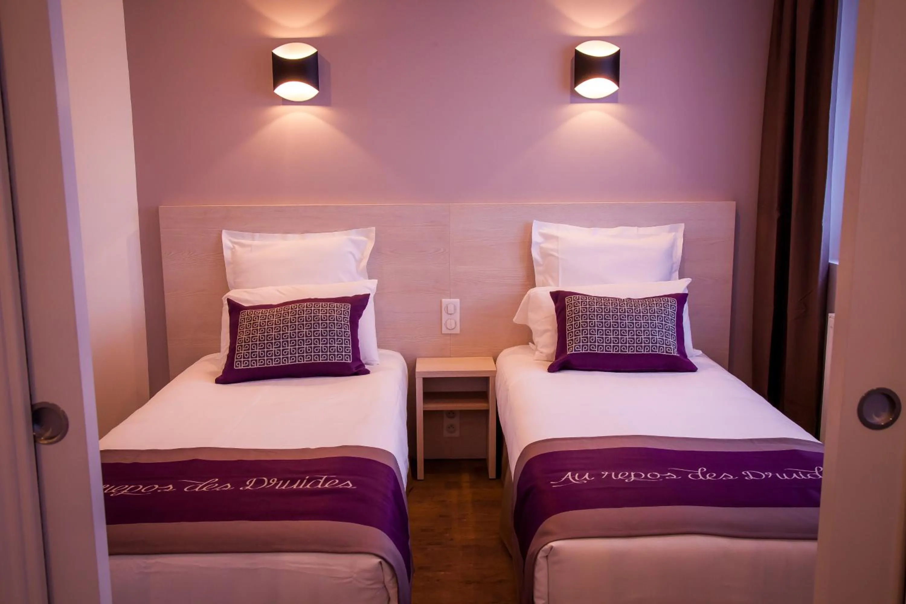 Bedroom, Bed in The Originals City, le Relais des Carnutes Brezolles Verneuil sur Avre