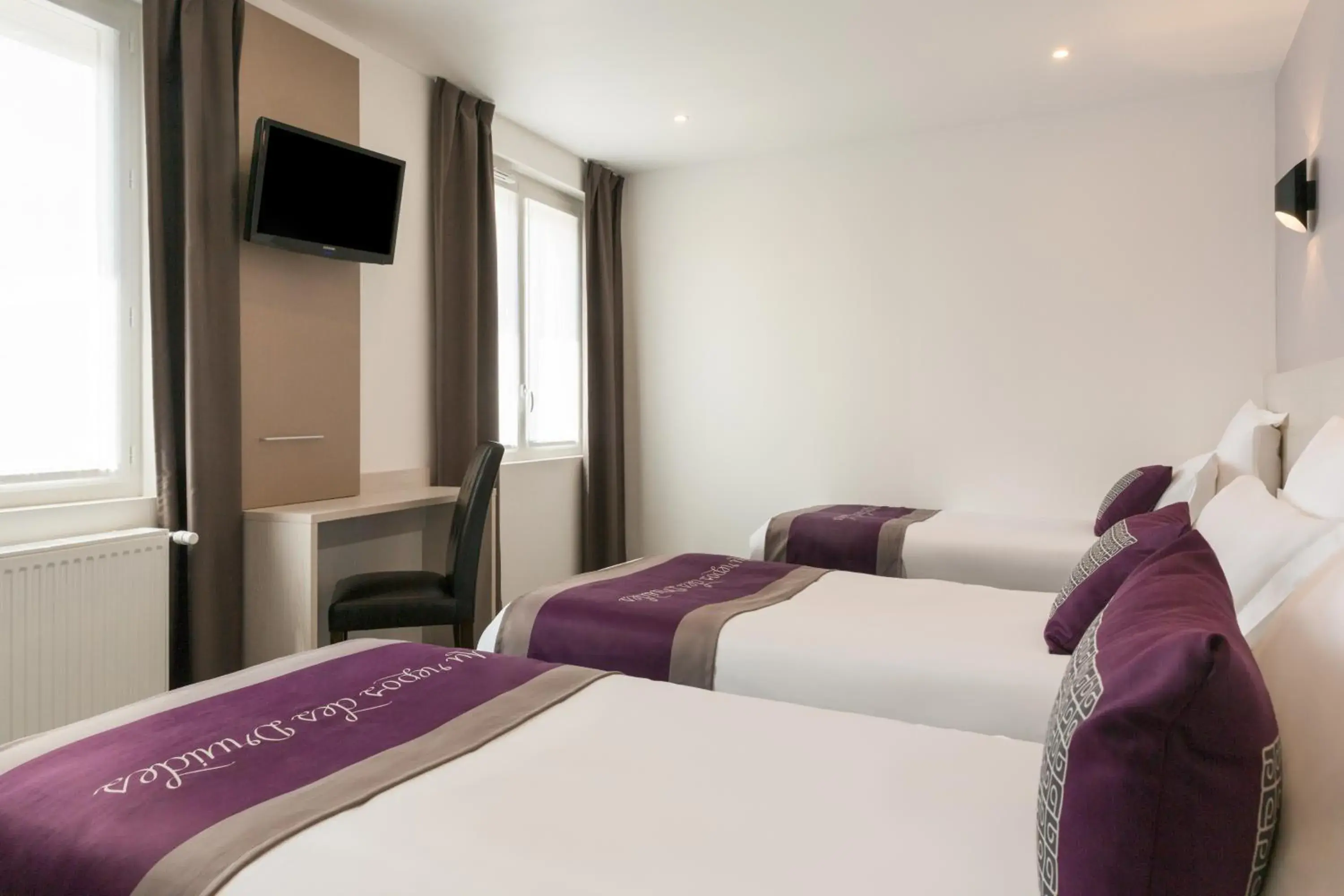 Photo of the whole room, Bed in The Originals City, le Relais des Carnutes Brezolles Verneuil sur Avre Photo of the whole room, Bed in The Originals City, le Relais des Carnutes Brezolles Verneuil sur Avre