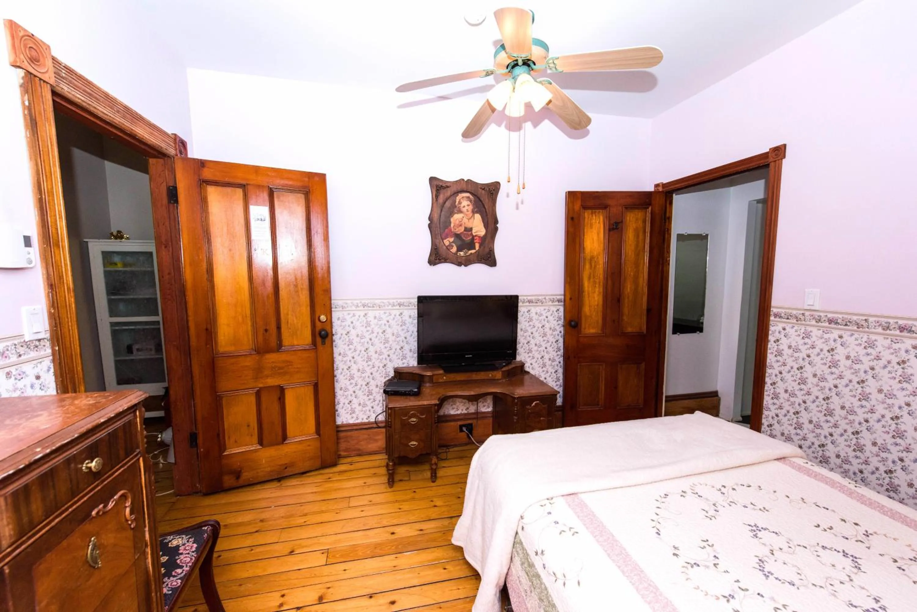 Photo of the whole room in Le Griffon