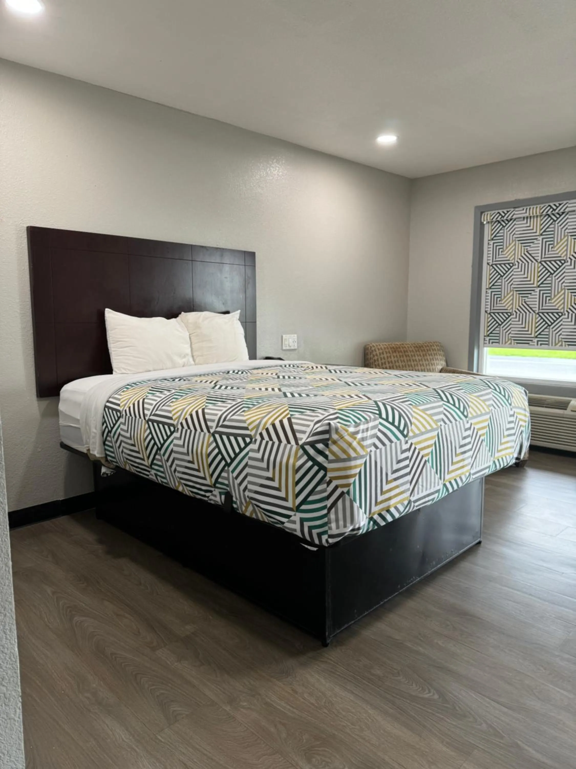 Bed in Relax Inn Mcgehee