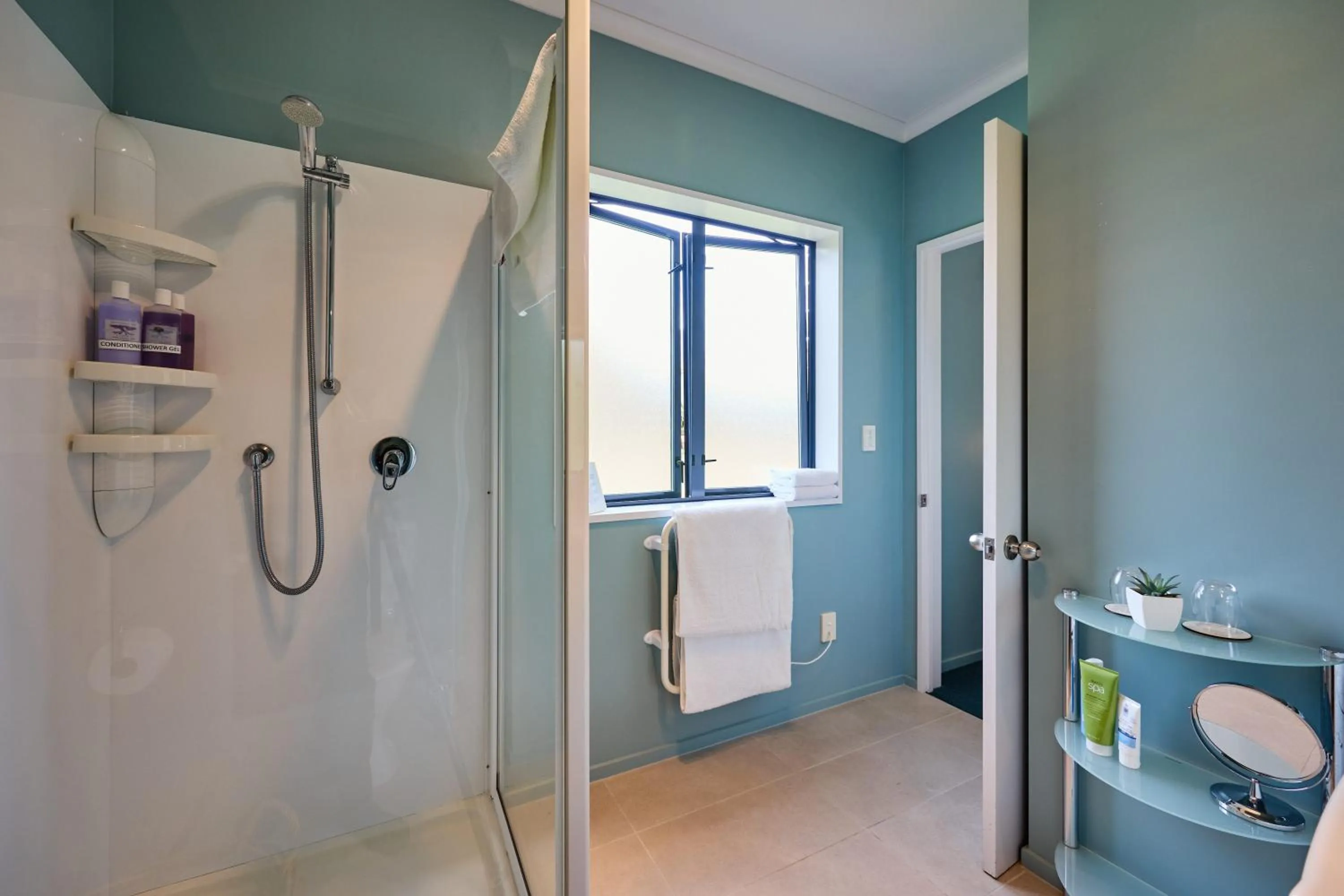 Shower in Awatea Country Bed & Breakfast