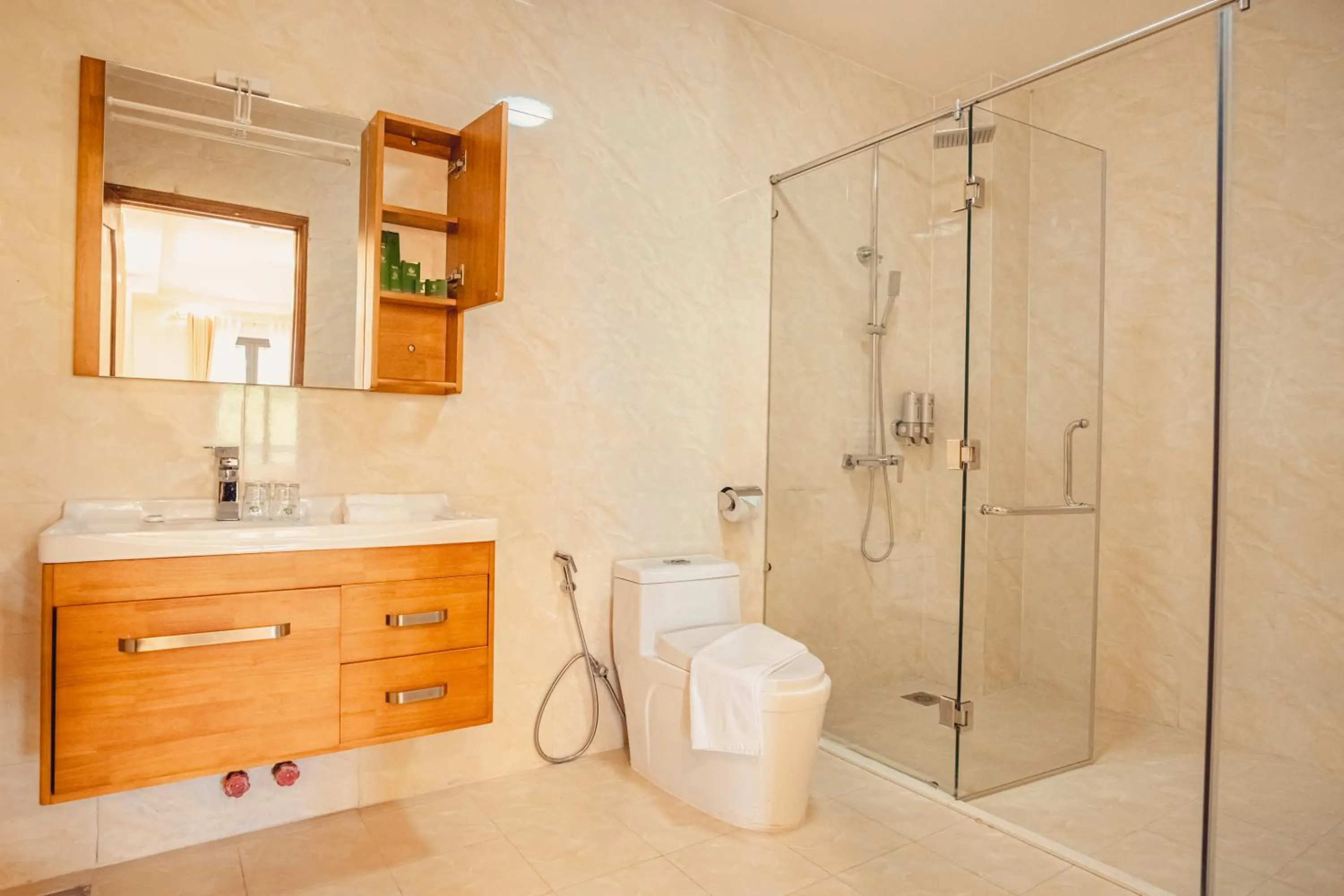 Shower in Thuy Hoang Nguyen Resort & Spa