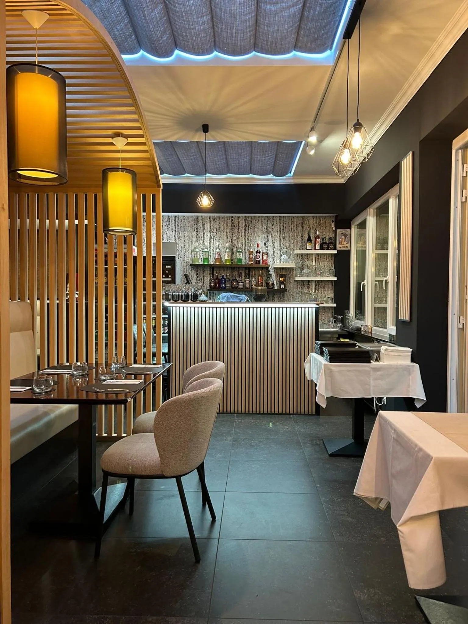 Restaurant/places to eat in Hotel Taormina Brussels Airport