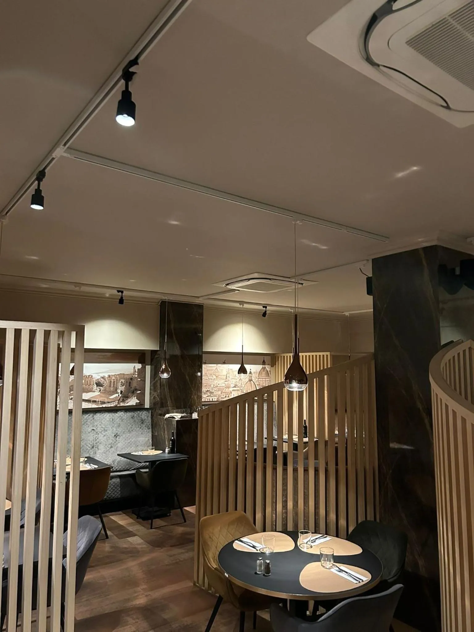 Restaurant/places to eat in Hotel Taormina Brussels Airport