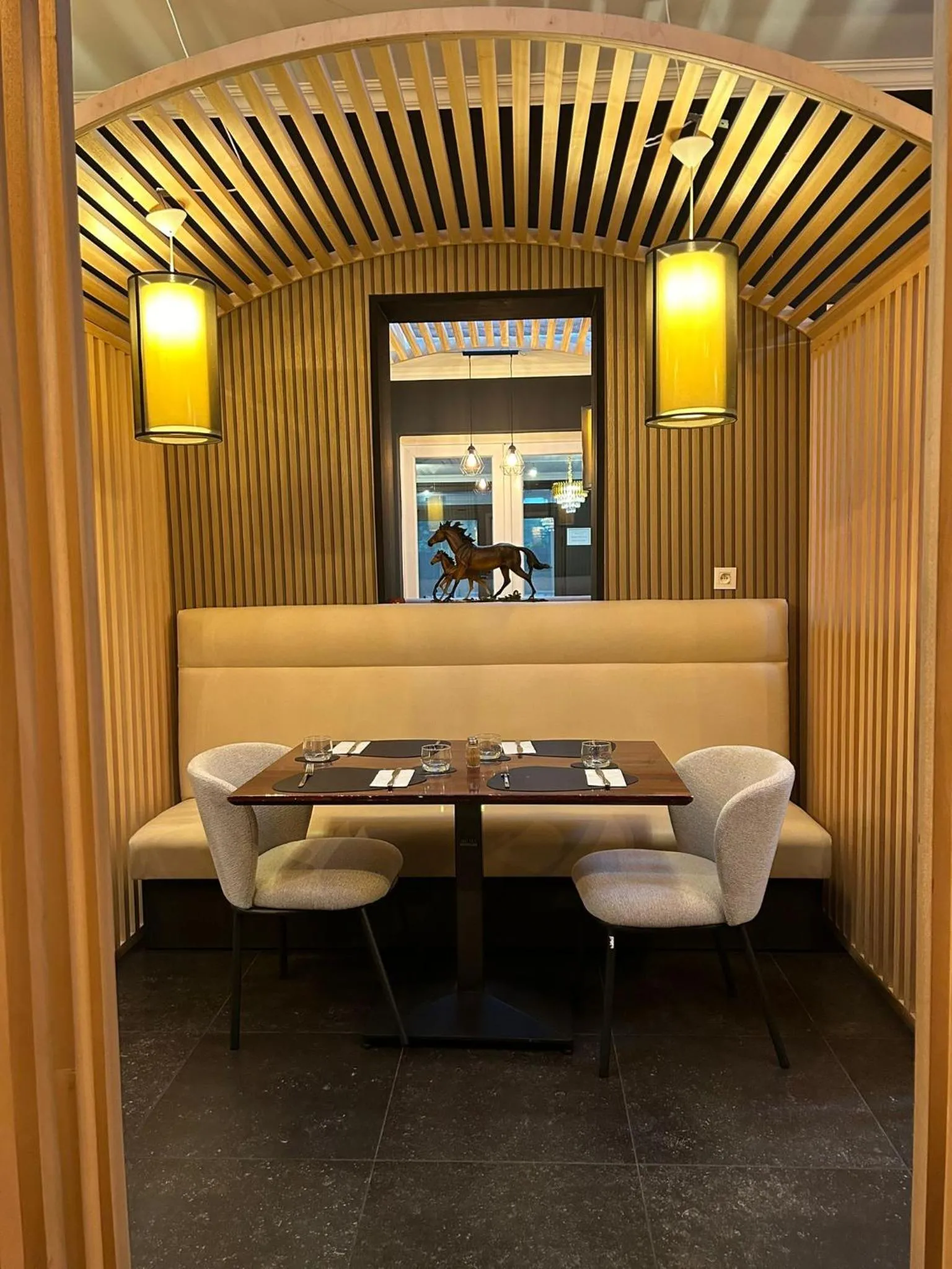 Restaurant/places to eat in Hotel Taormina Brussels Airport