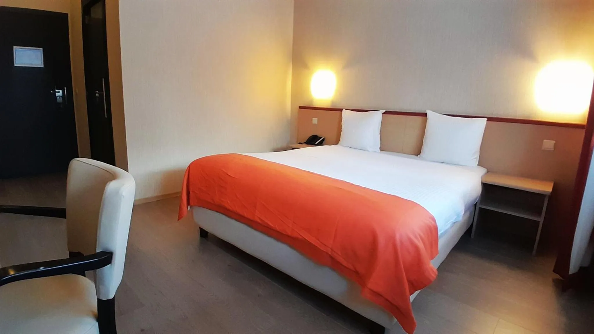 Bedroom, Bed in Hotel Taormina Brussels Airport