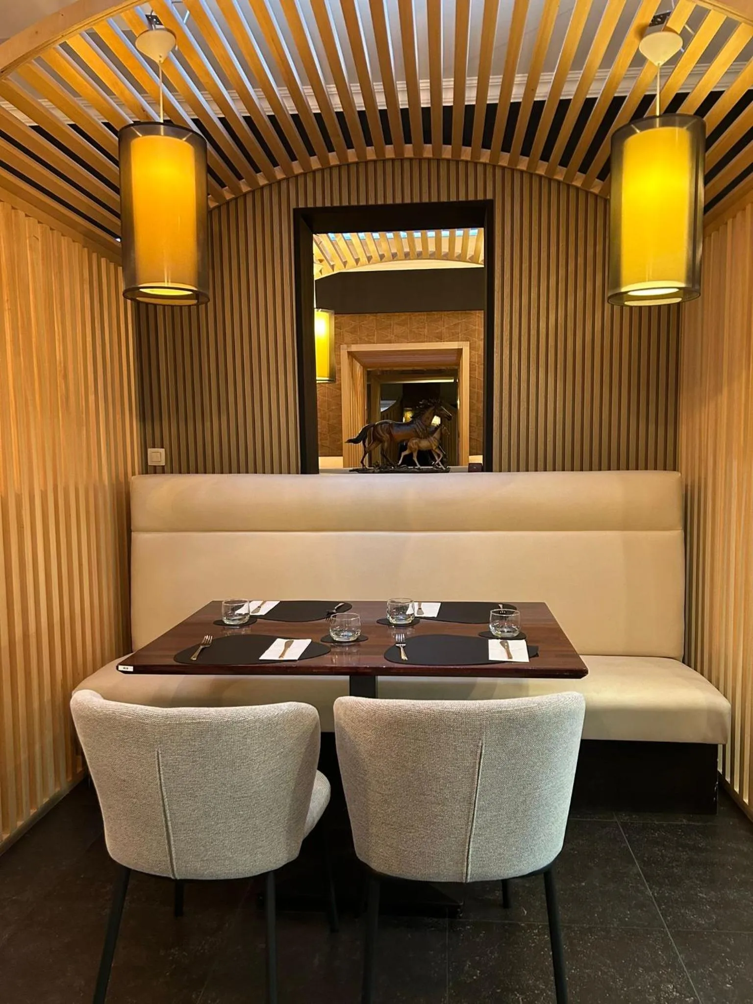 Restaurant/places to eat in Hotel Taormina Brussels Airport