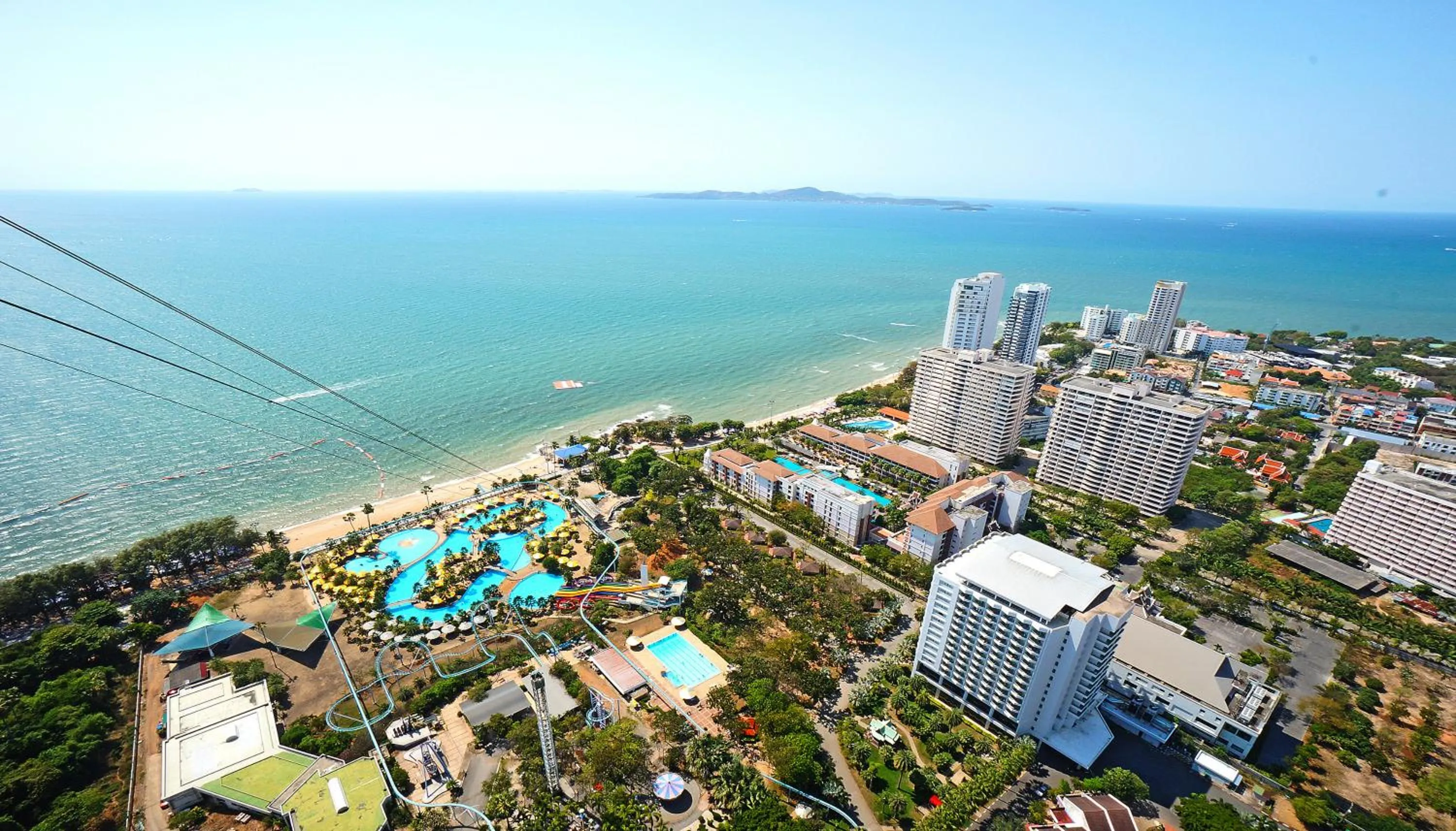 Deluxe Twin Room with Sea View in Pattaya Park Beach Resort