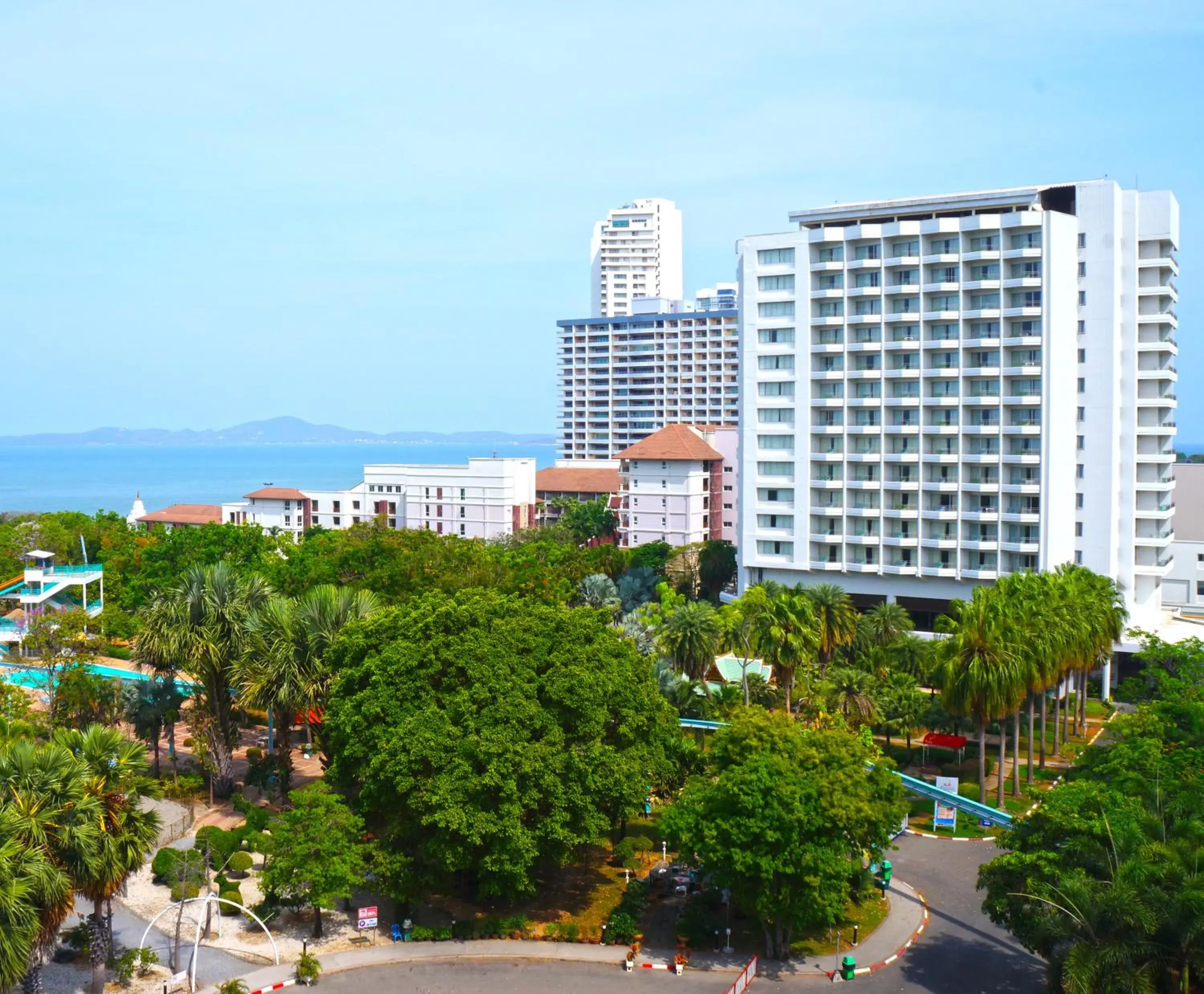 Sea view in Pattaya Park Beach Resort (SHA Extra Plus)