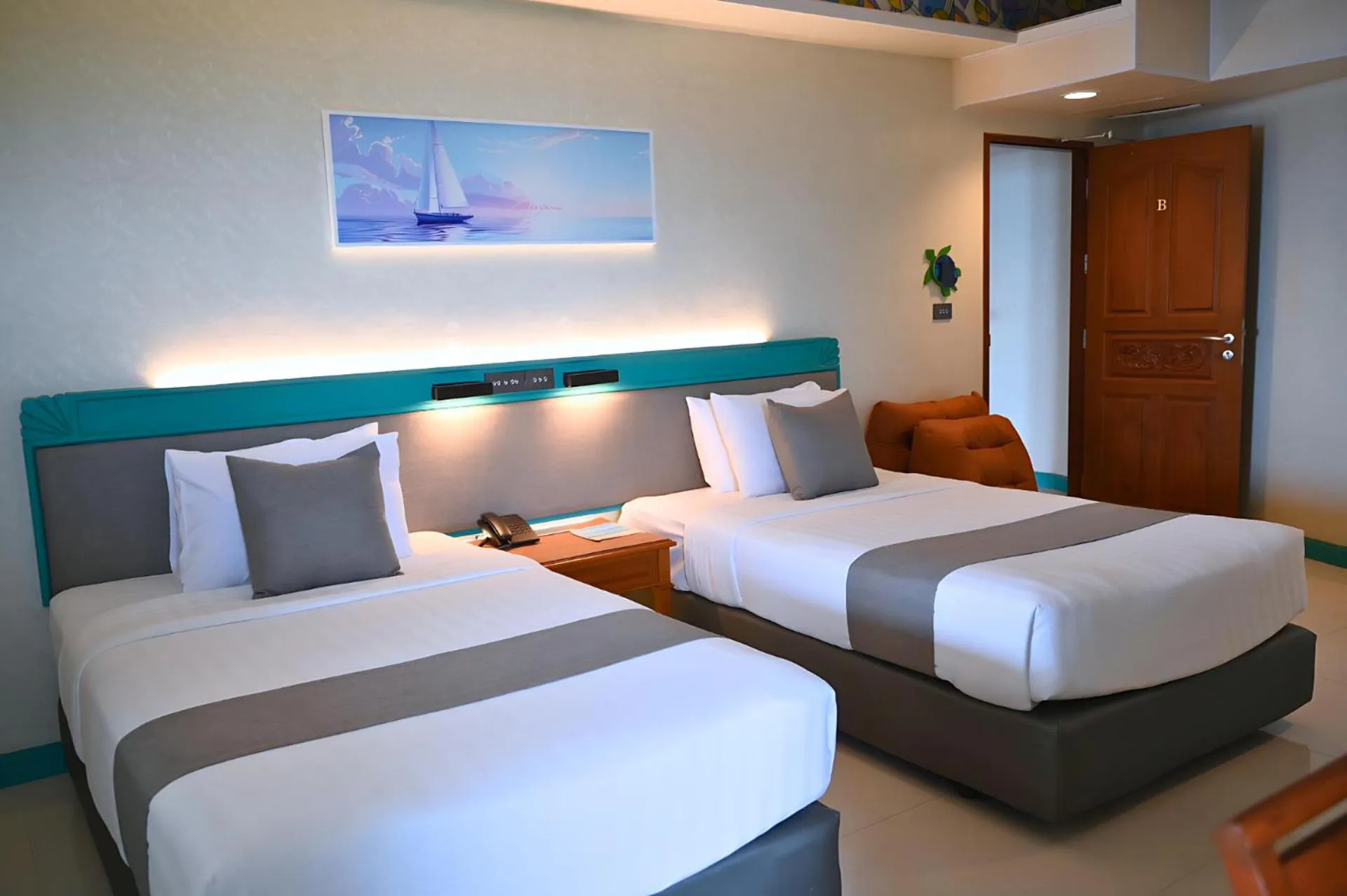 Bed in Pattaya Park Beach Resort