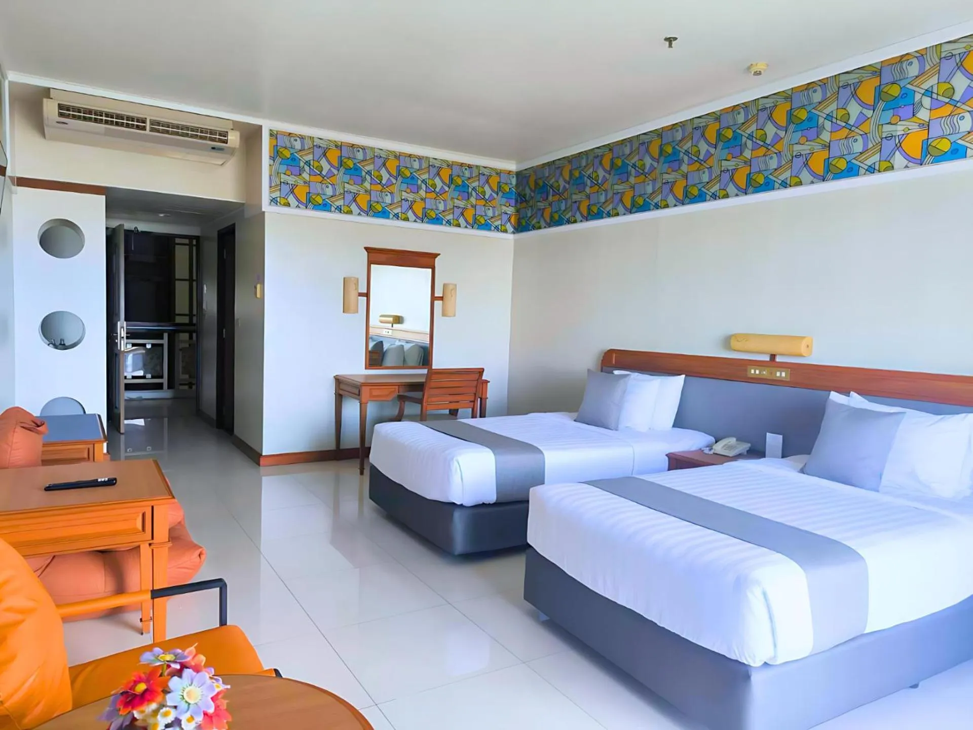 Bed in Pattaya Park Beach Resort