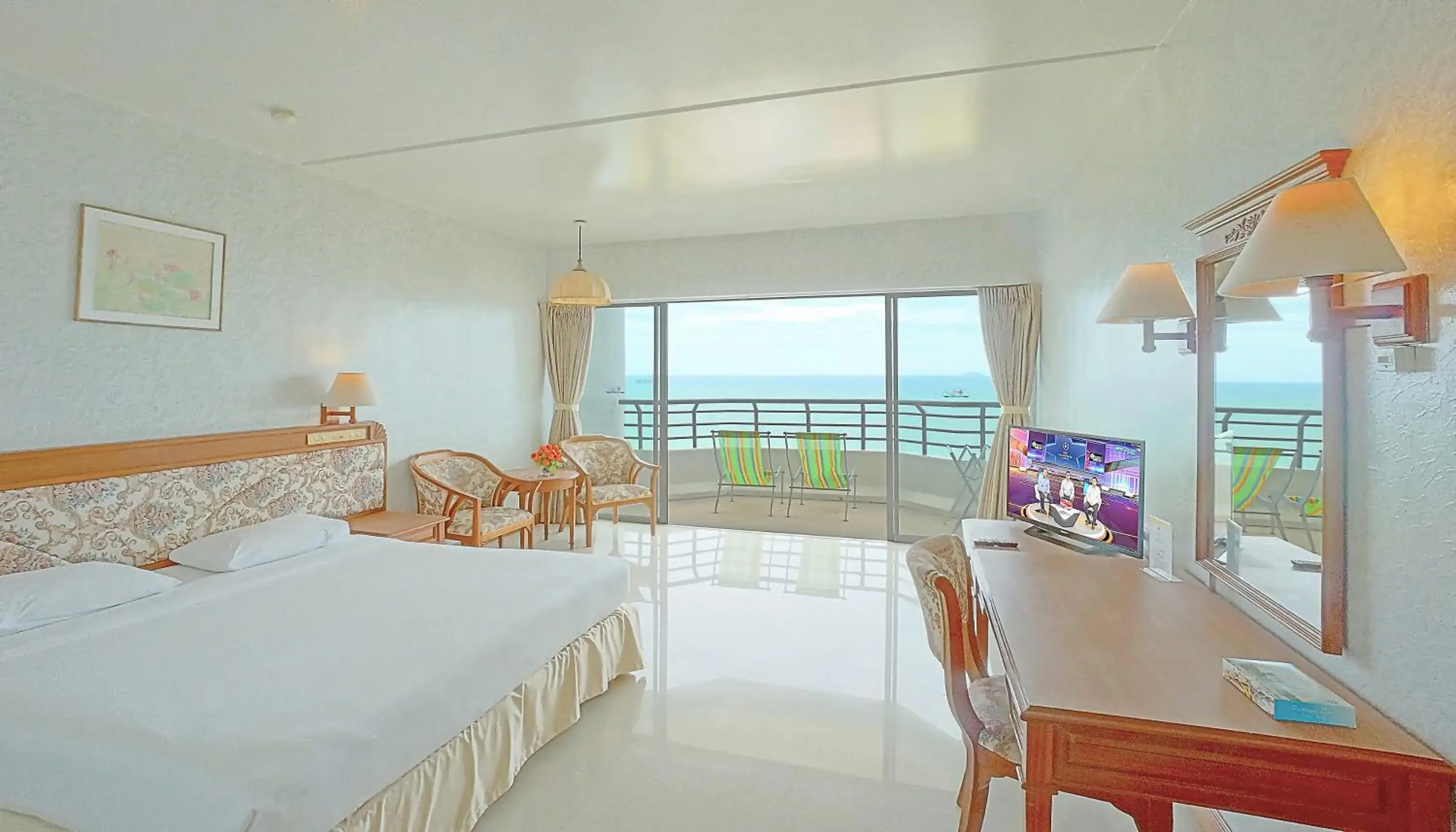 Sea view, Bed in Pattaya Park Beach Resort (SHA Extra Plus)