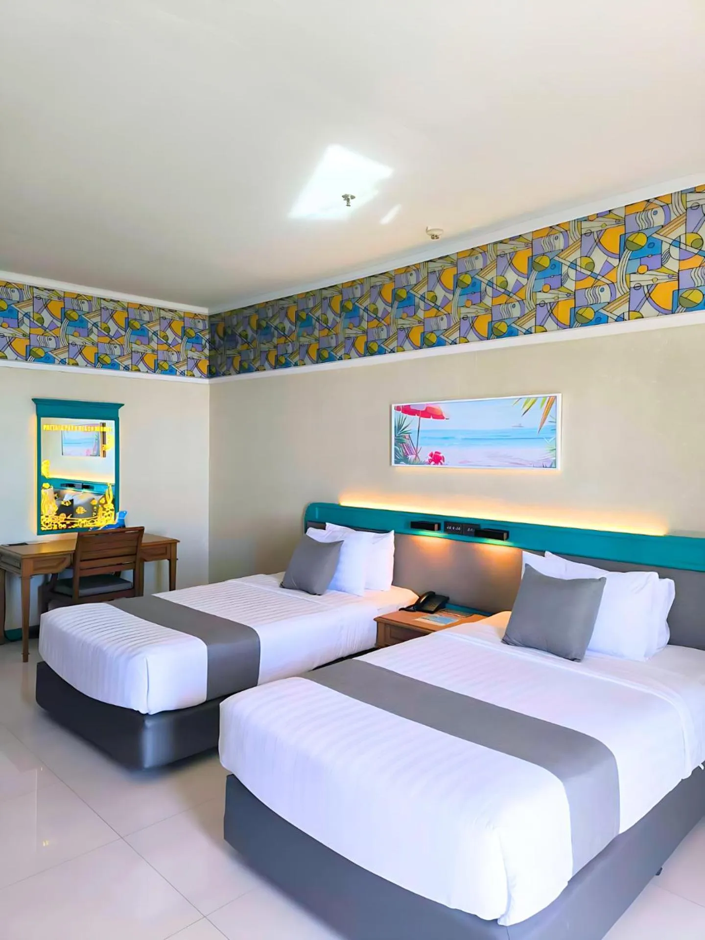 Bed in Pattaya Park Beach Resort