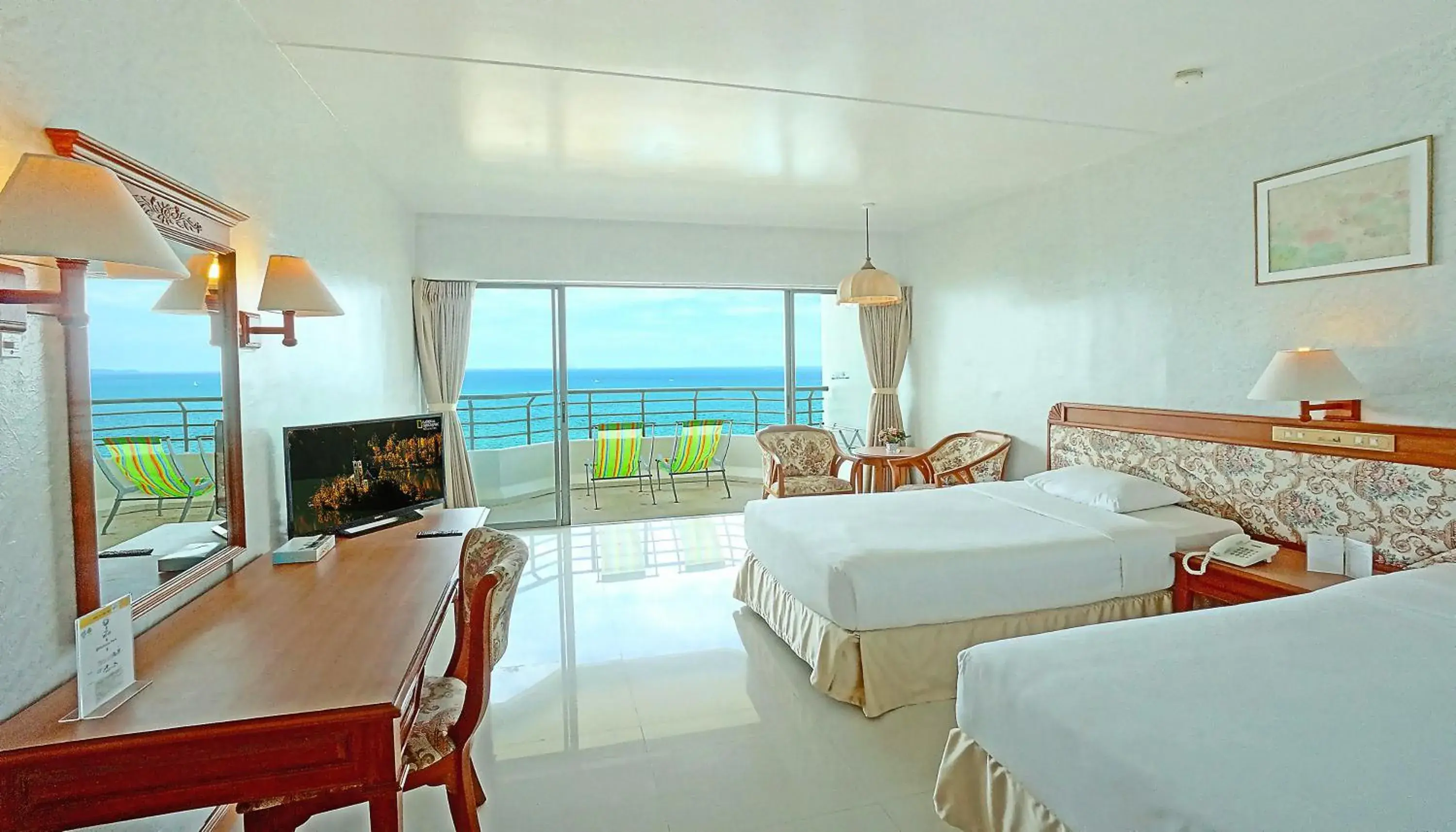 Photo of the whole room, Bed in Pattaya Park Beach Resort (SHA Extra Plus)