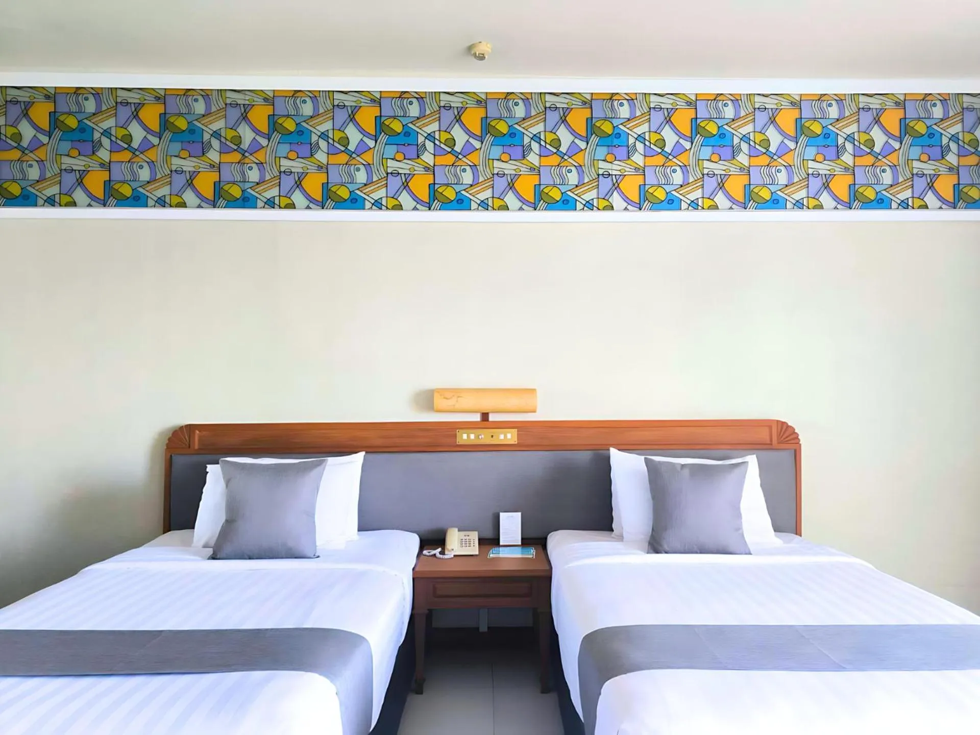 Bed in Pattaya Park Beach Resort