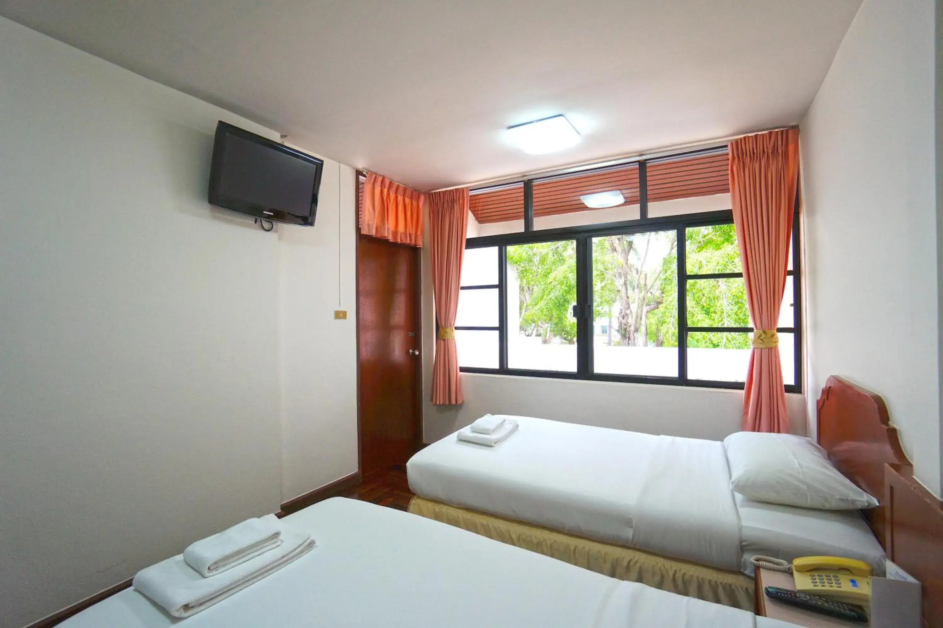 TV and multimedia, Bed in Pattaya Park Beach Resort (SHA Extra Plus)