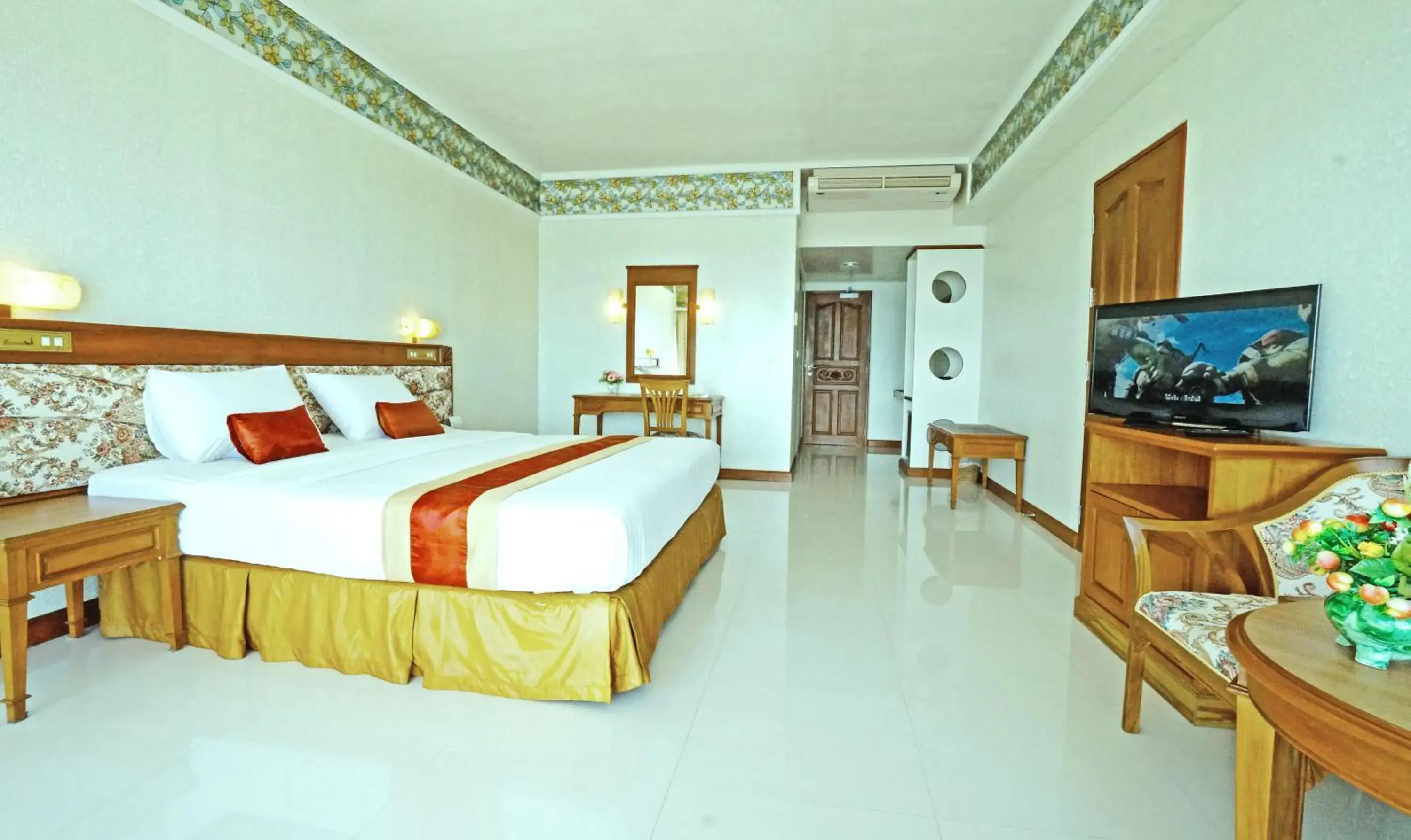 Photo of the whole room, Bed in Pattaya Park Beach Resort (SHA Extra Plus)