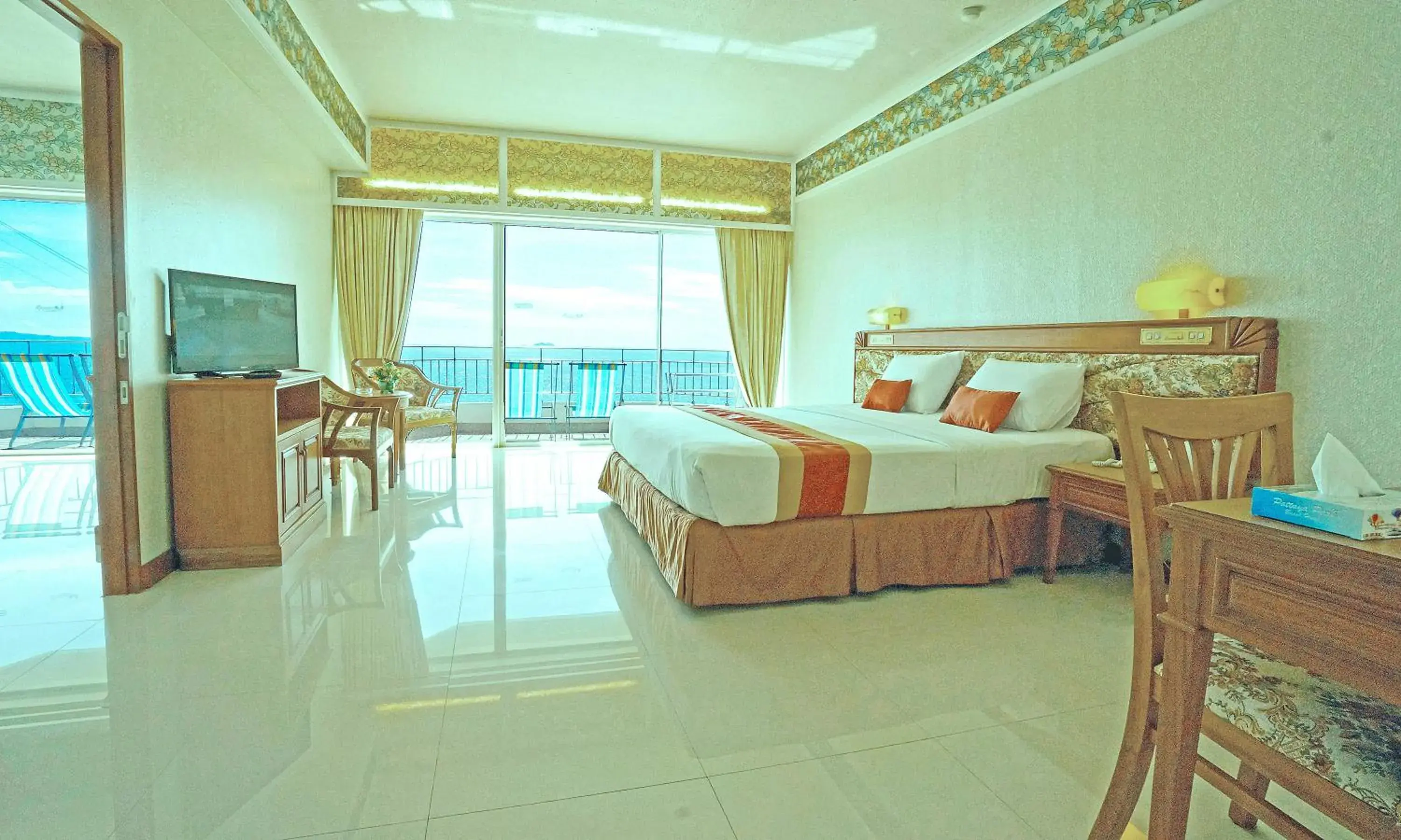 Sea view, Bed in Pattaya Park Beach Resort (SHA Extra Plus)