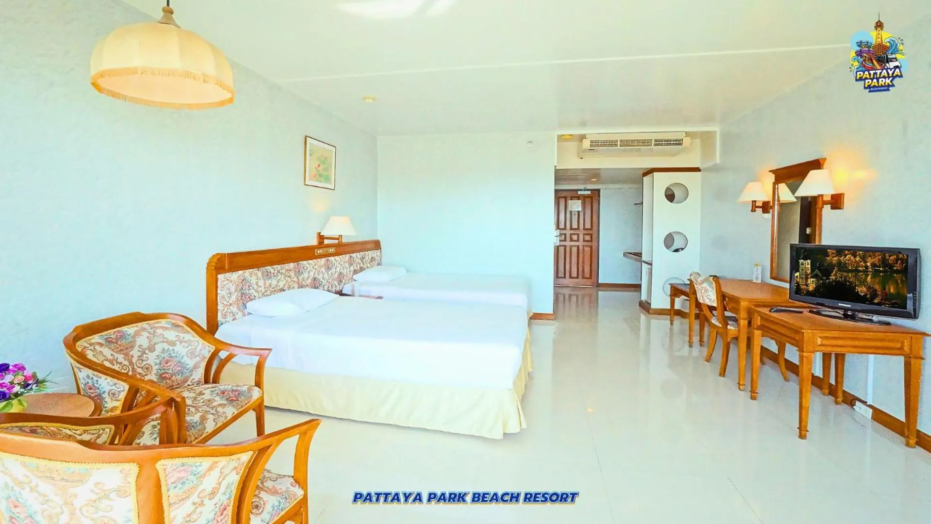 Bed in Pattaya Park Beach Resort