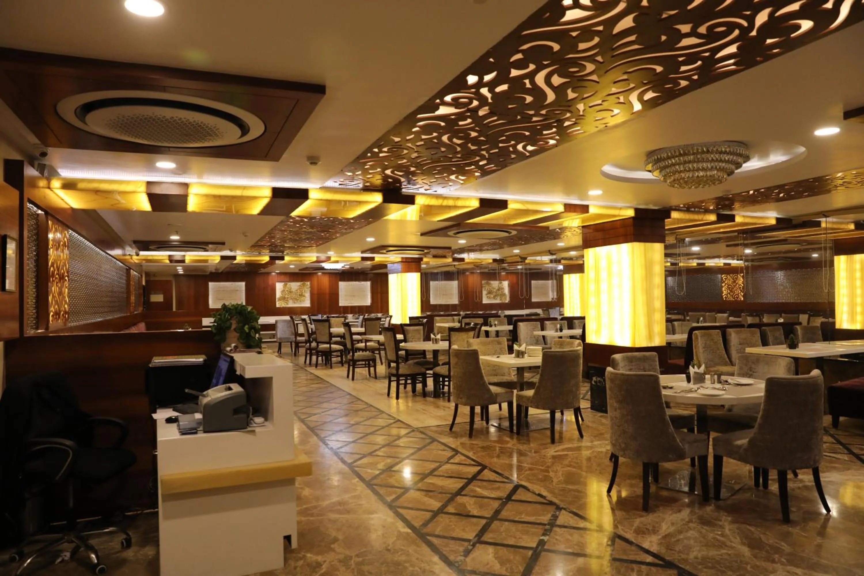 Restaurant/places to eat in Hotel Tridev