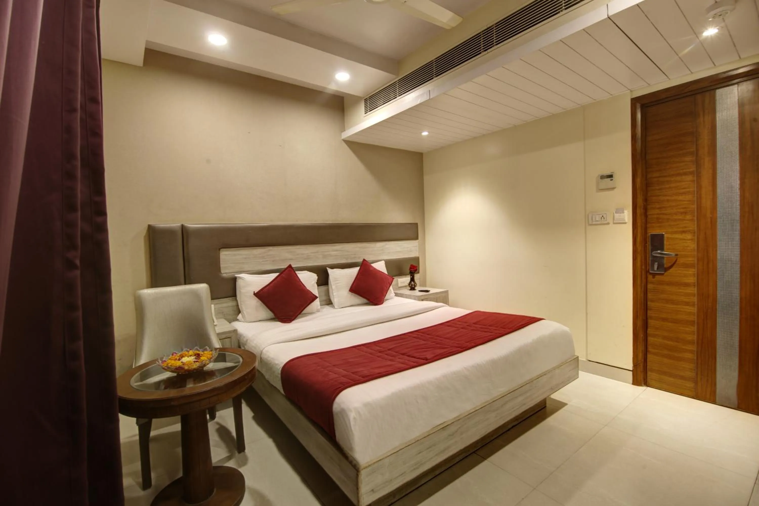 Photo of the whole room, Bed in The Shanti Plaza - Traveler's choice awarded 2025