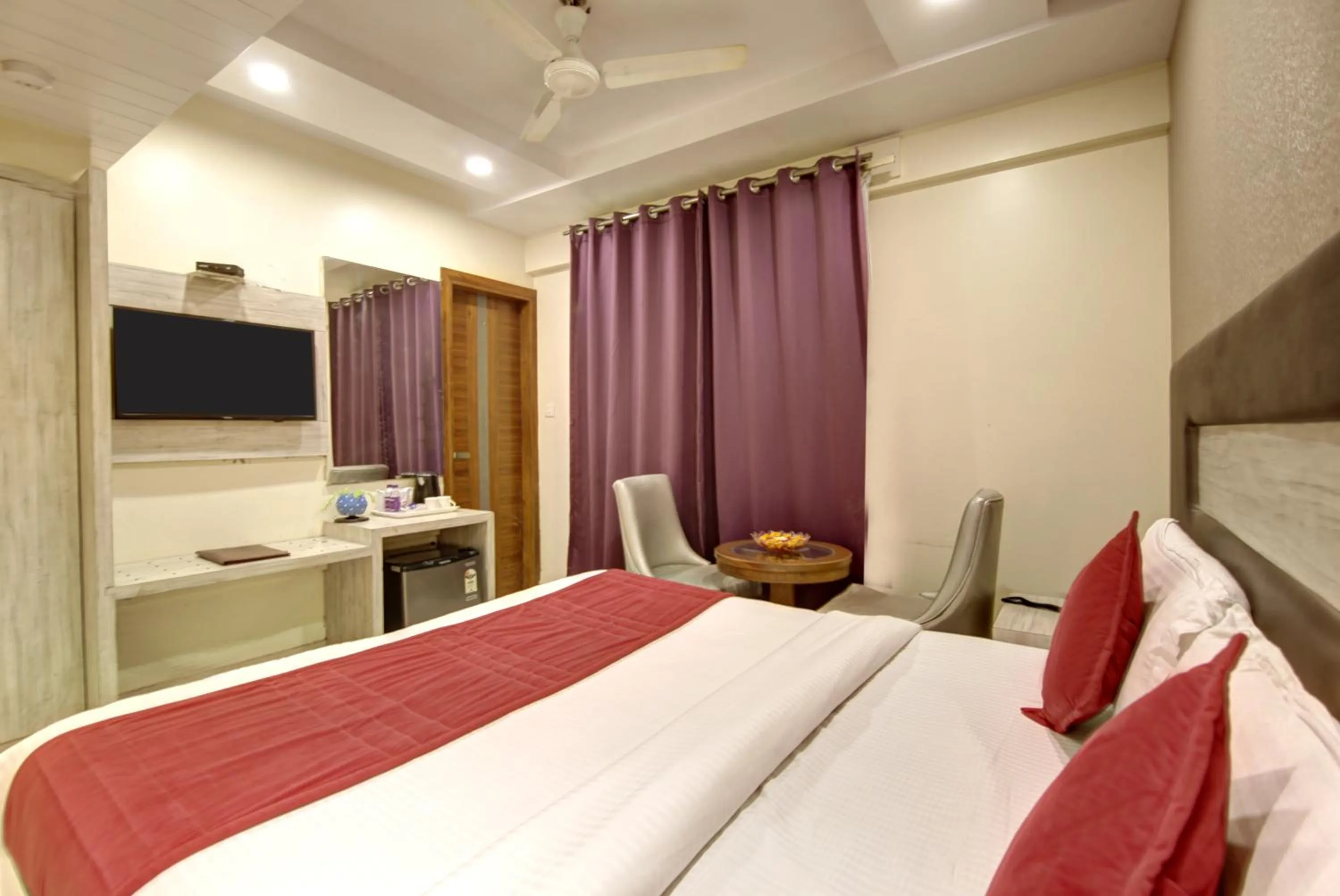 TV and multimedia, Bed in The Shanti Plaza - Traveler's choice awarded 2025