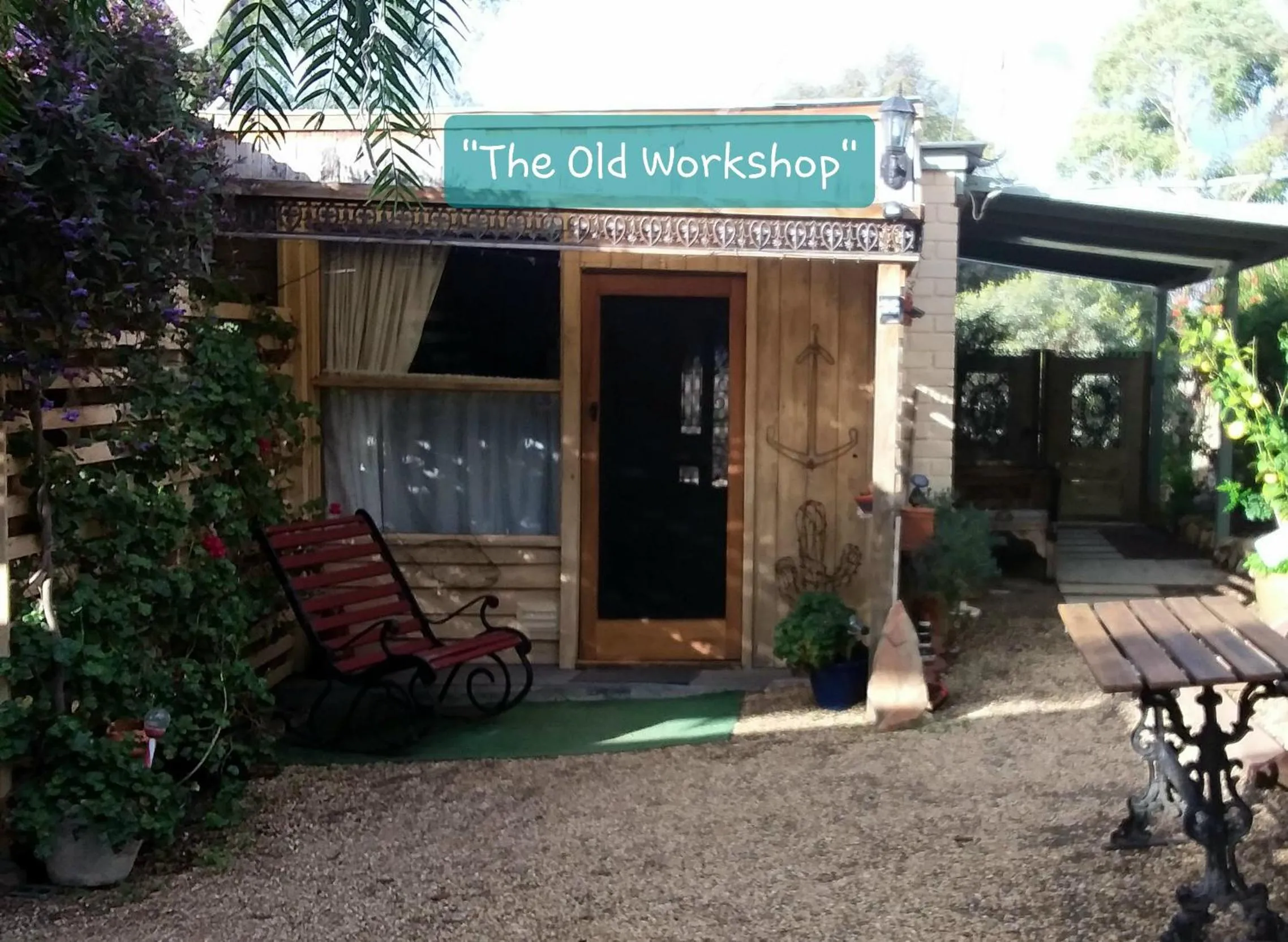 Double Room with Shared Bathroom - single occupancy - The Old Workshop in A La Folly The Retreat