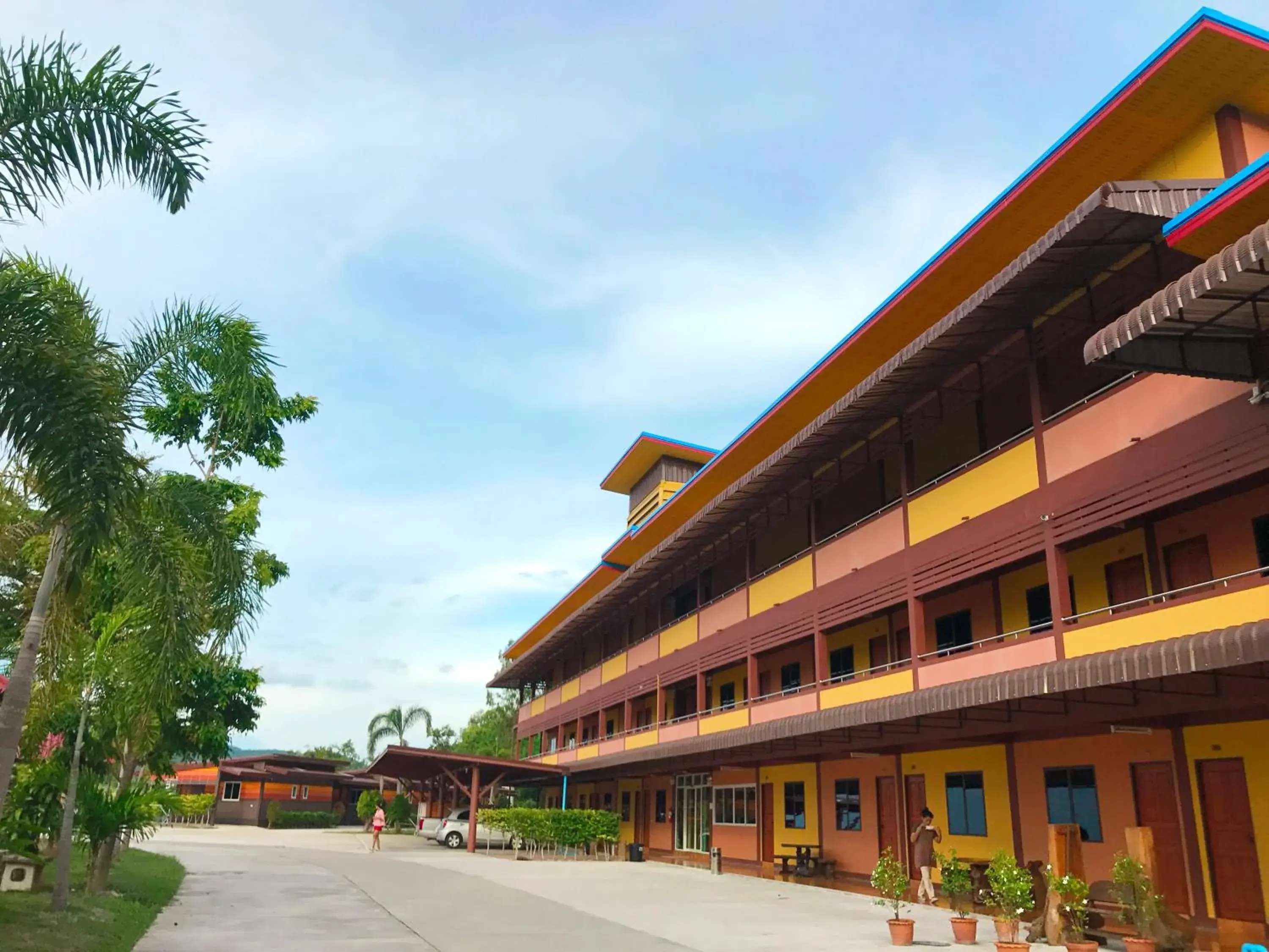 Property building in Khwanruen Fishing Resort Property building in Khwanruen Fishing Resort